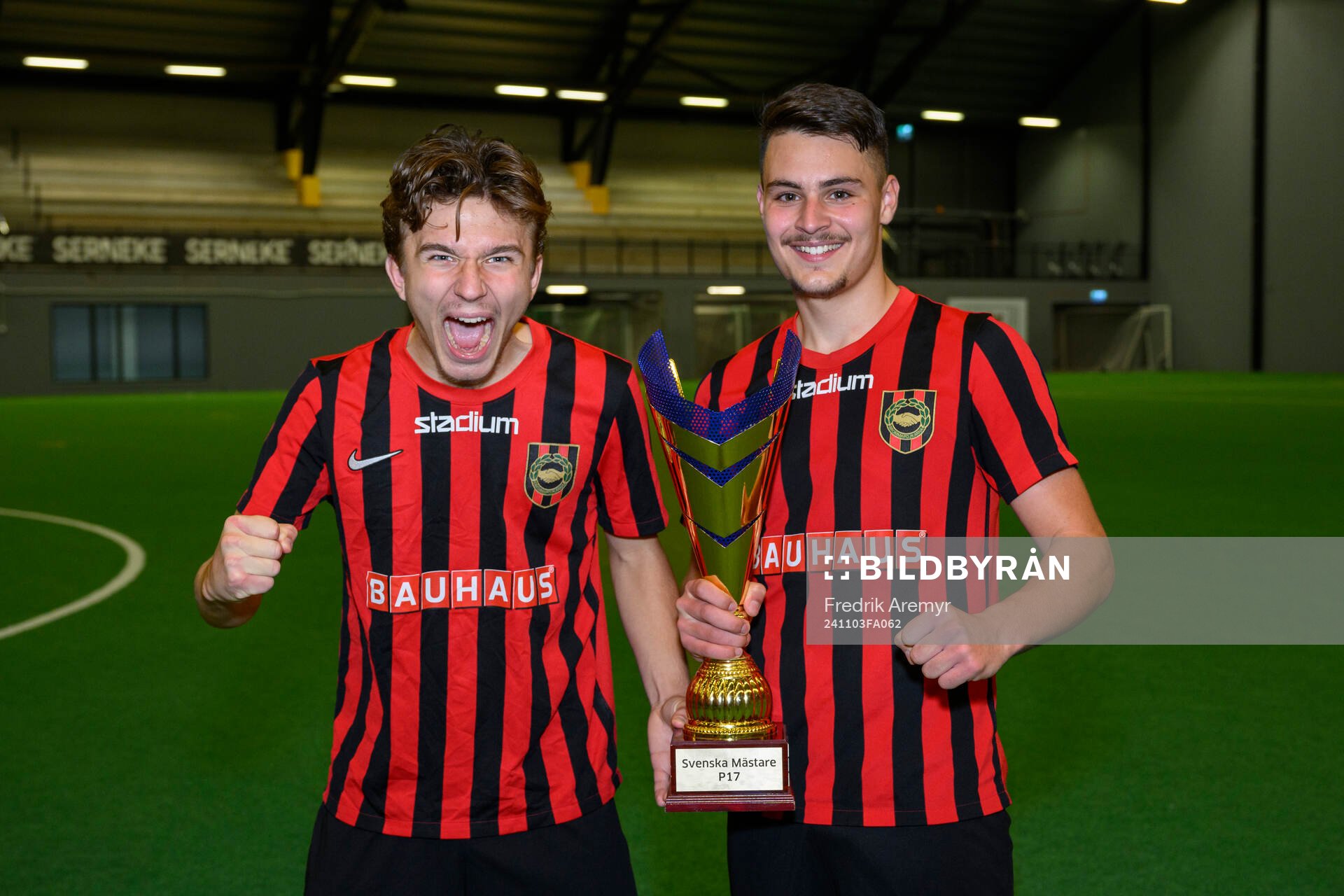 Brommapojkarnas Alexander Odefalk och Leo Al-Kass jublar efter seger och SM-Guld i A-slutspelet i P17-Allsvenskan mellan IFK Göteborg och Brommapojkarna den 3 november 2024 i Göterborg.