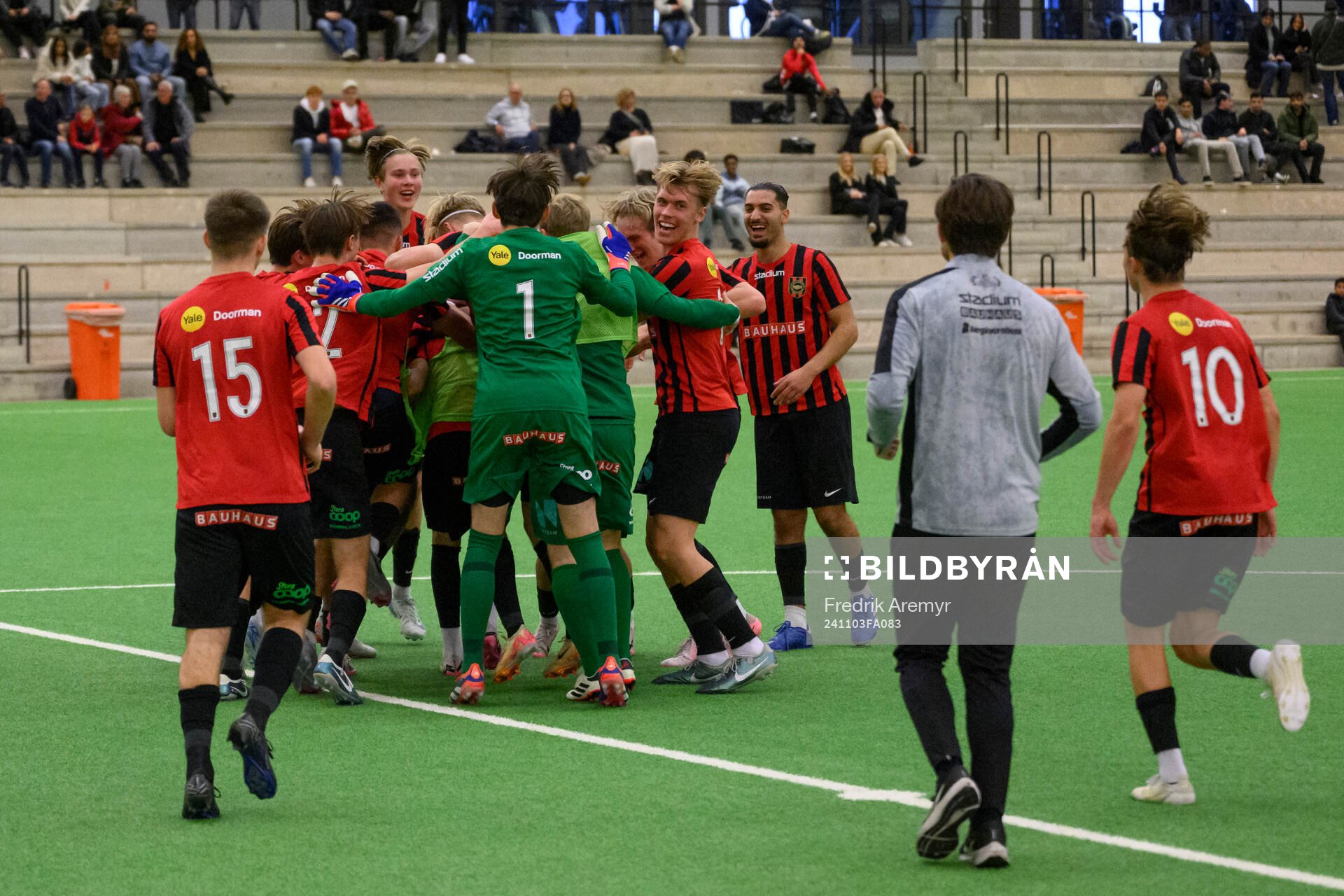 Brommapojkarnas spelare jublar