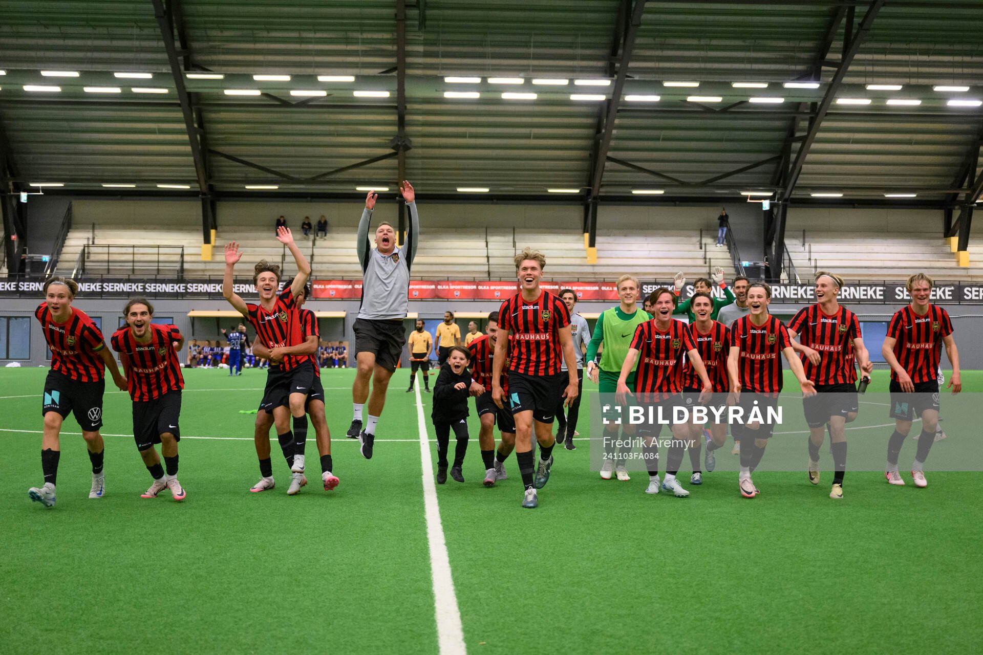 Brommapojkarnas spelare jublar