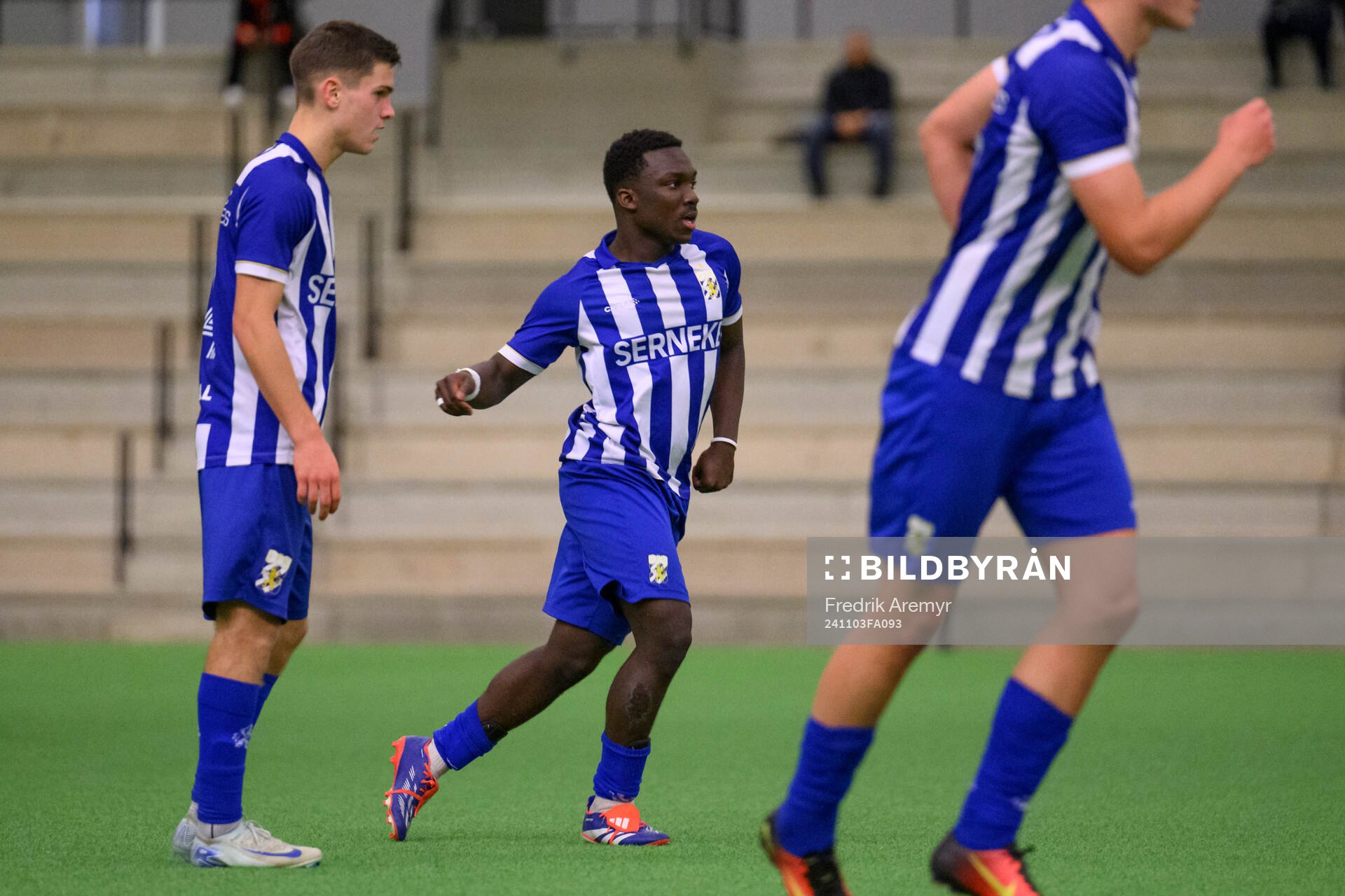 IFK Göteborgs Leo Radakovic och Manasse Ange Junior Diallo under A-slutspelet i P17-Allsvenskan mellan IFK Göteborg och Brommapojkarna den 3 november 2024 i Göterborg.