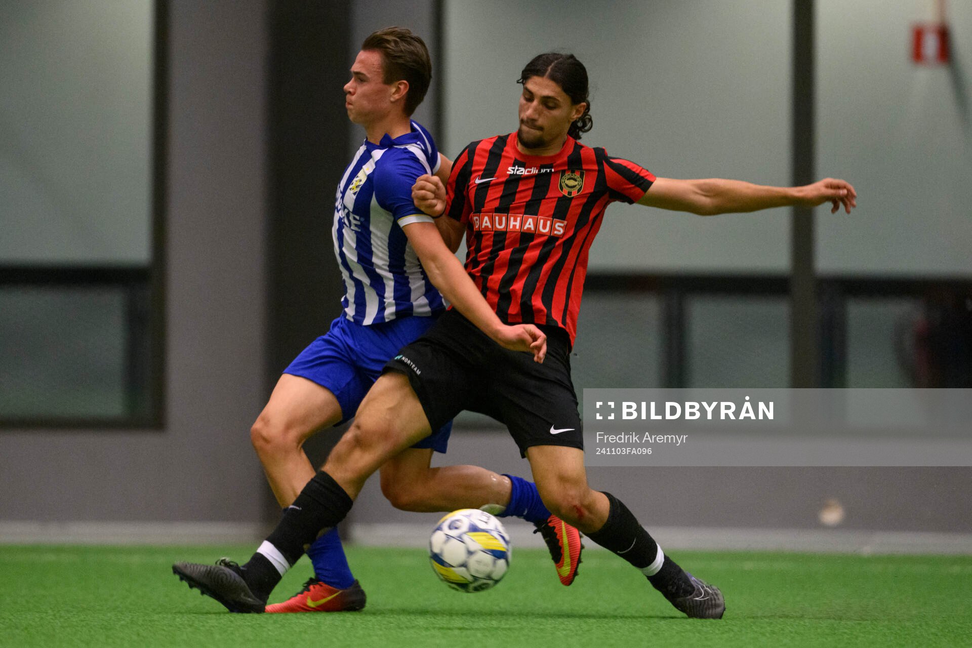 IFK Göteborgs Elis Barlind och Brommapojkarnas David Isso