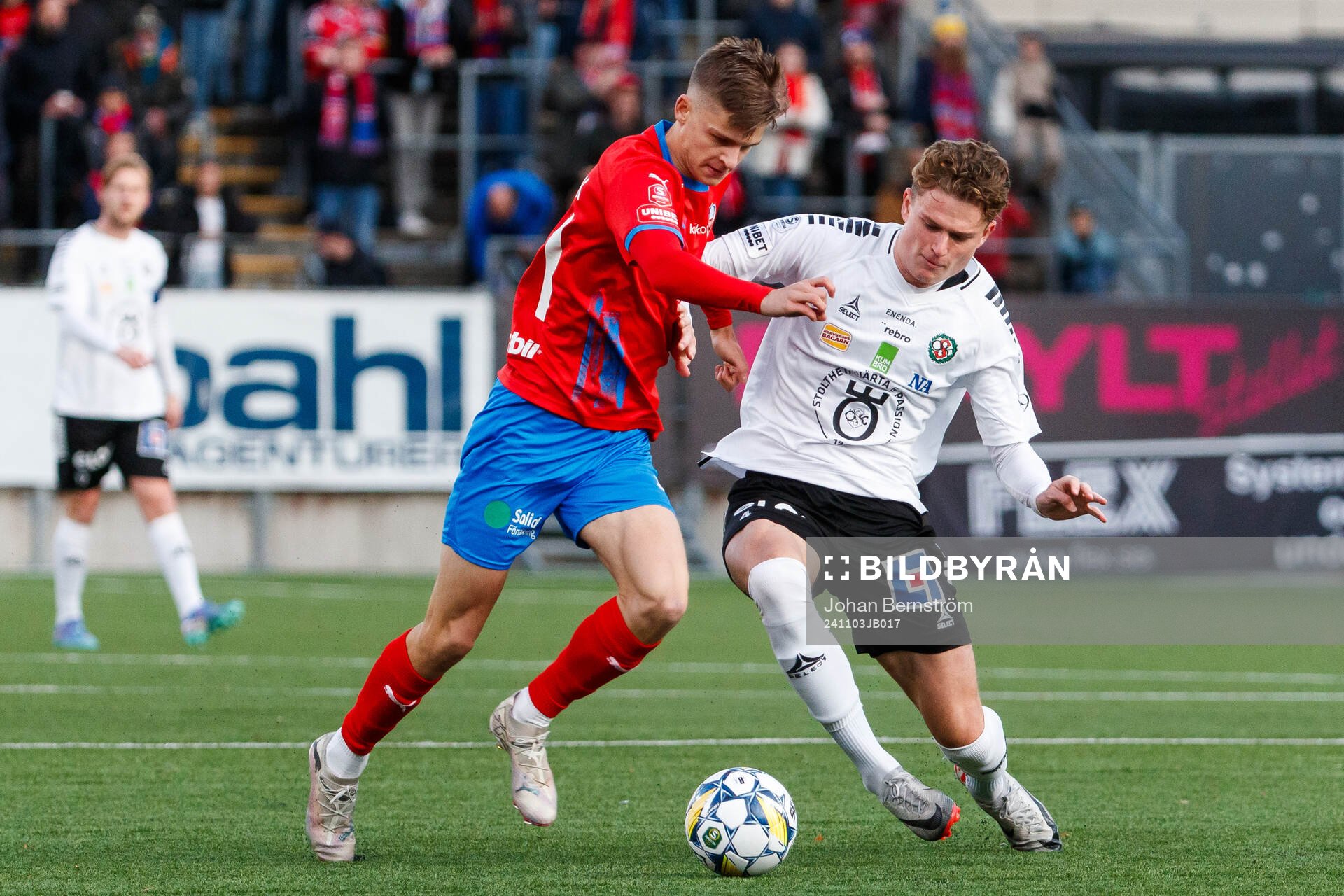 Helsingborgs Adrian Svanbäck och Örebros Erik McCue