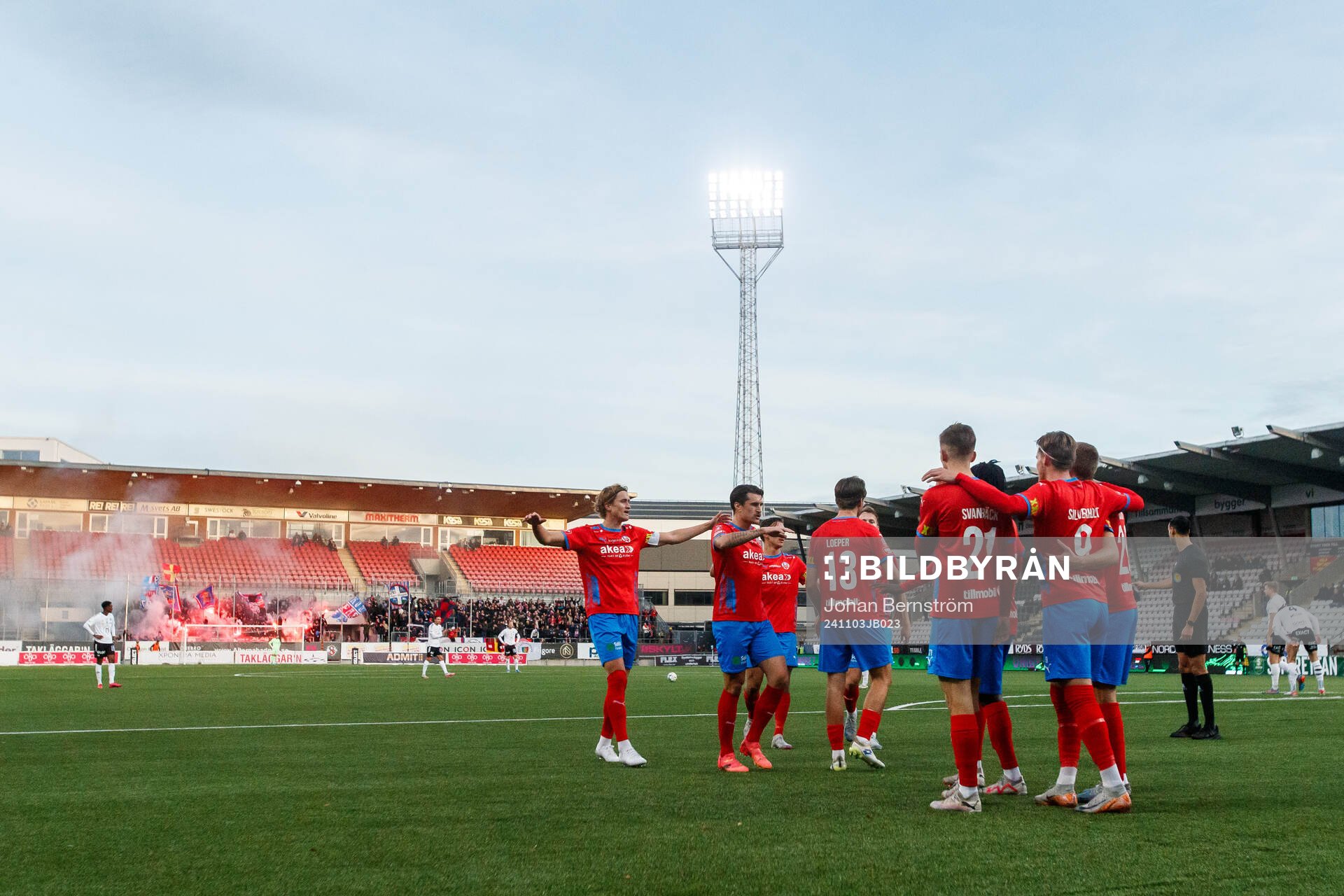 Helsingborgs Taylor Silverholt jublar med lagkamrater