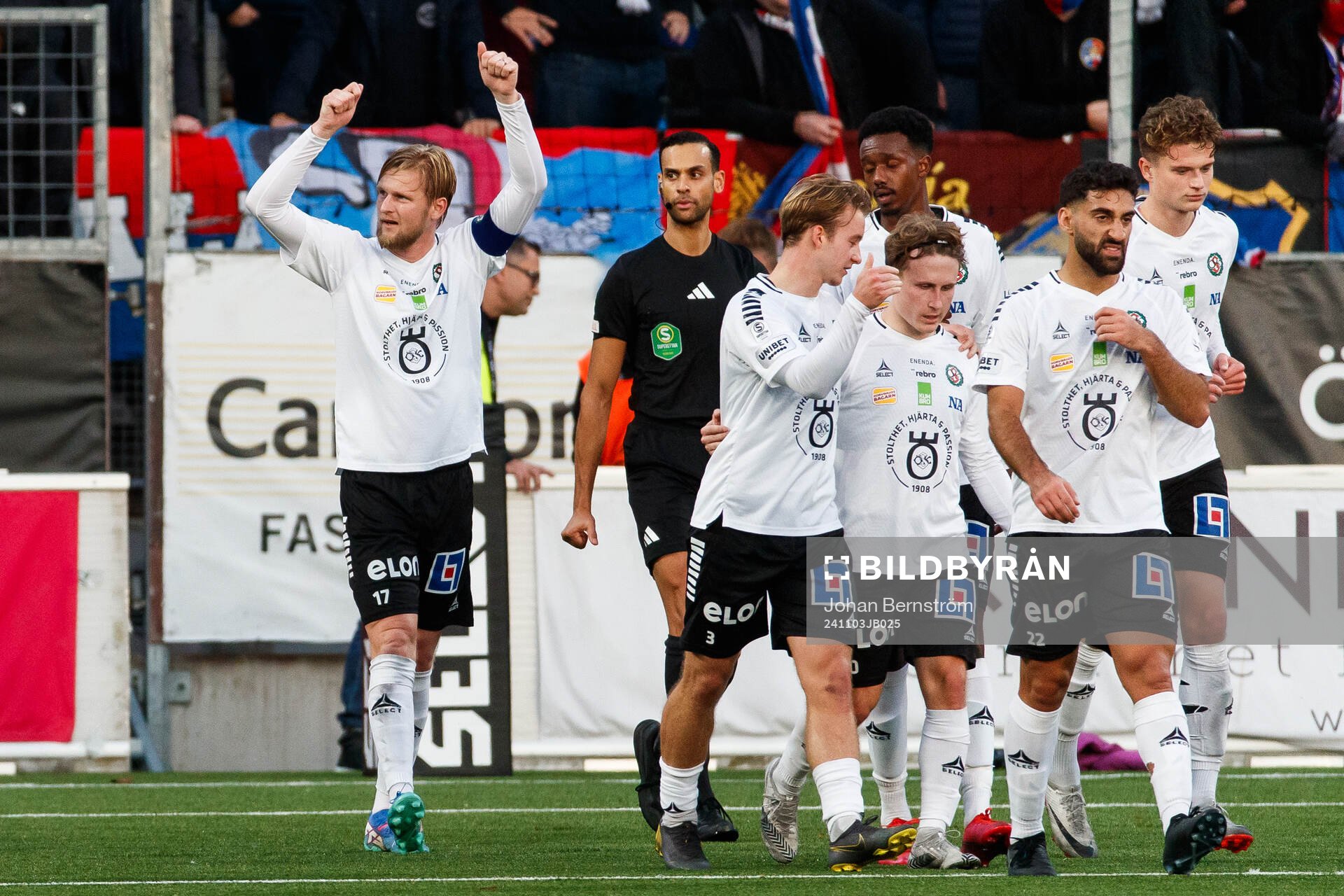 Örebros Karl Holmberg jublar