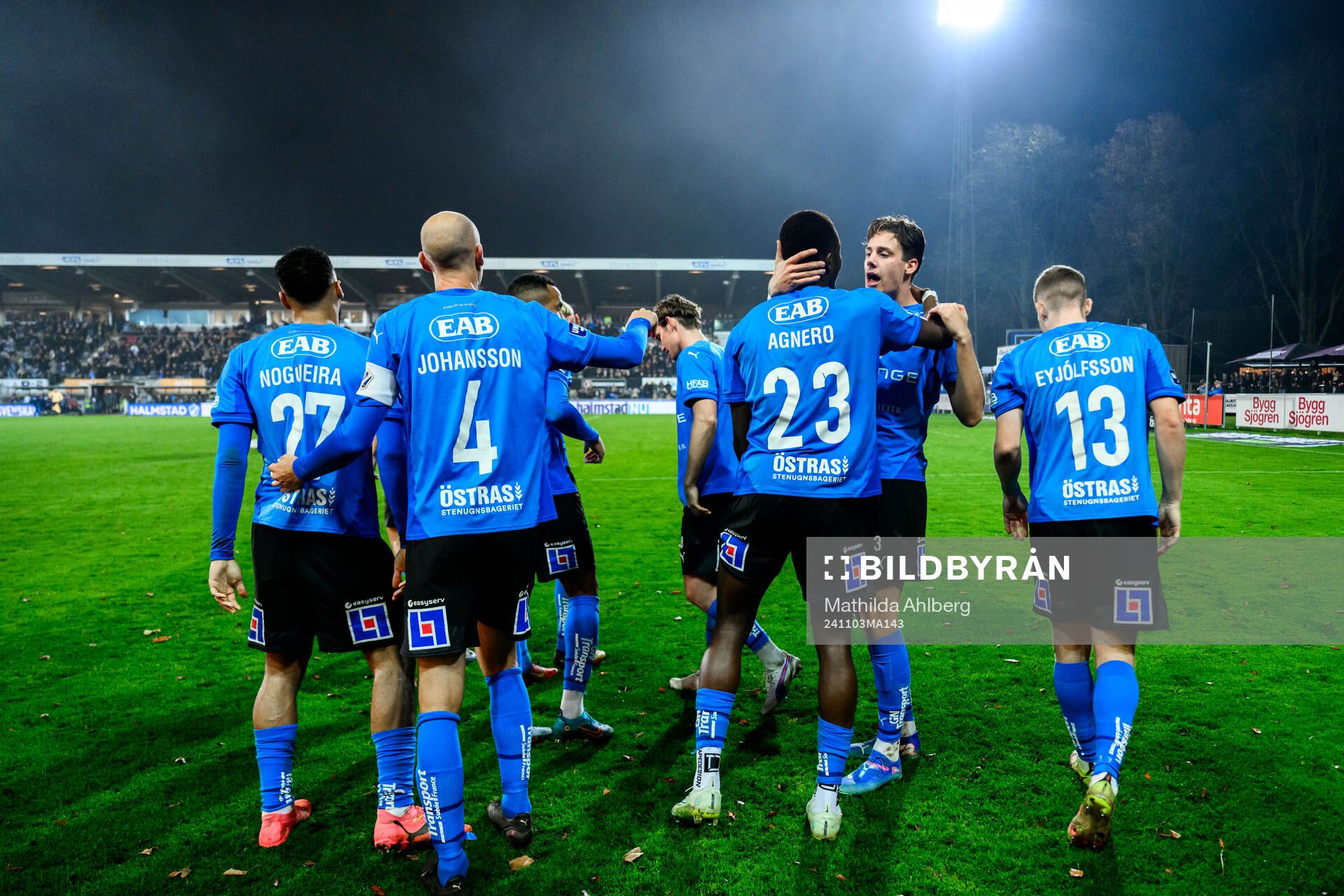 Halmstads Yannick Agnero jublar med Gabriel Wallentin