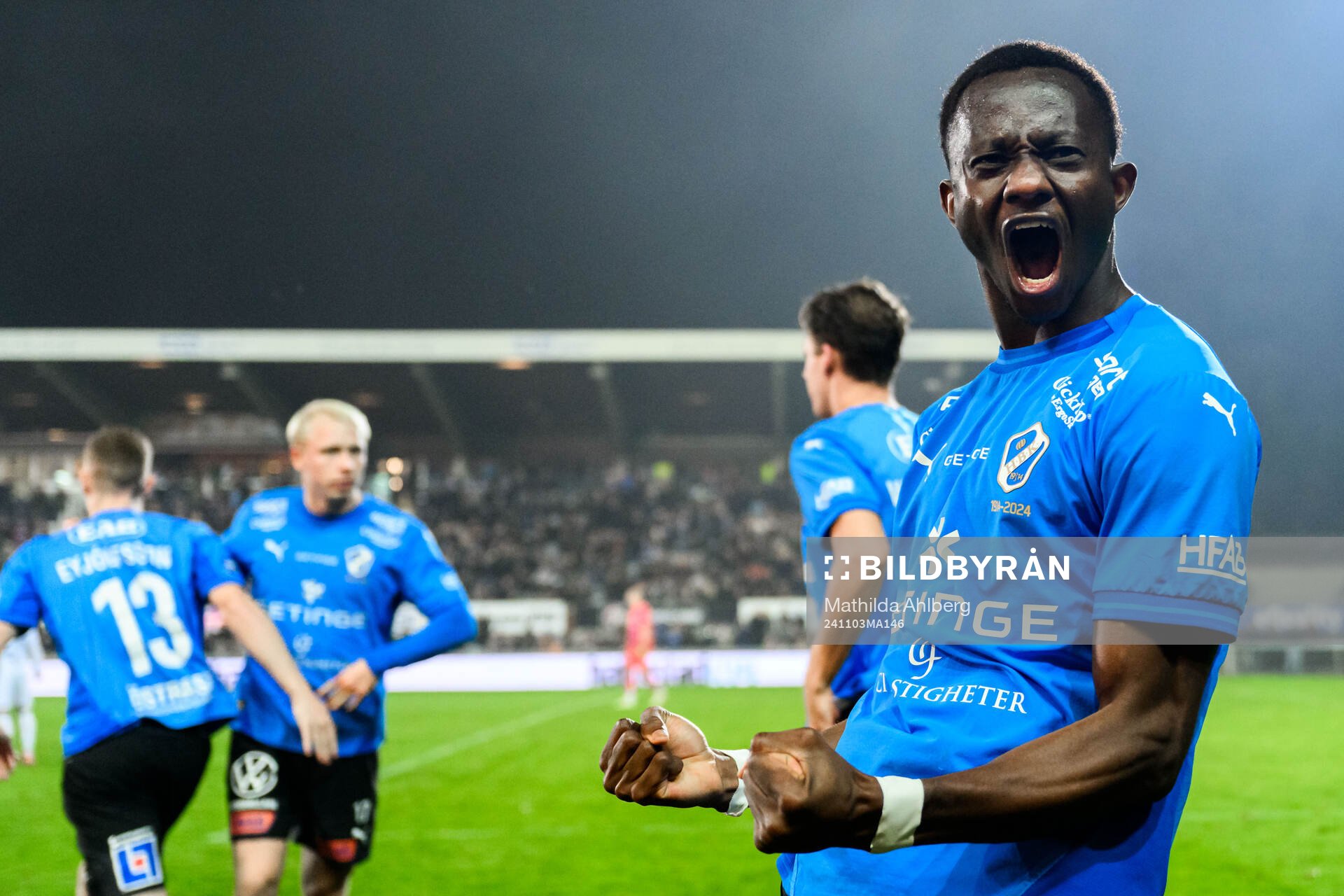 Halmstads Yannick Agnero jublar efter 1-0 under fotbollsmatchen i Allsvenskan mellan Halmstad och Djurgården den 3 november 2024 i Halmstad.