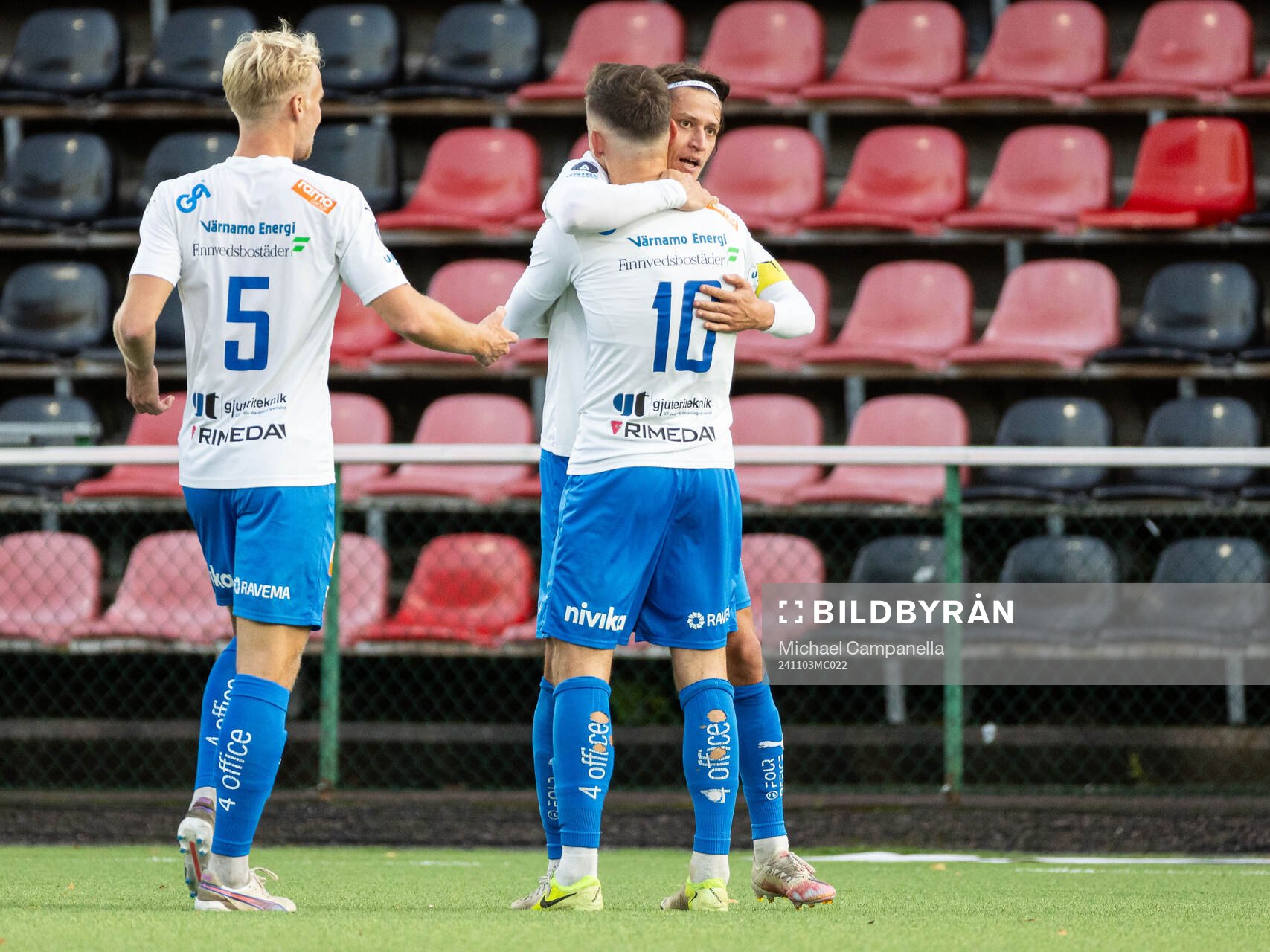 Värnamos Simon Thern jublar