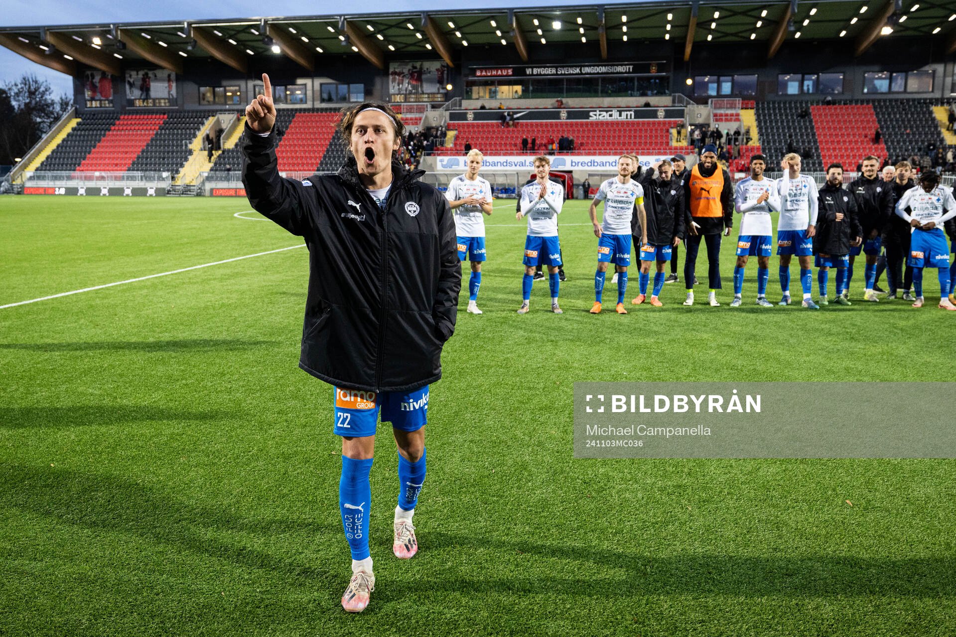 Värnamos Simon Thern tackar supportrarna