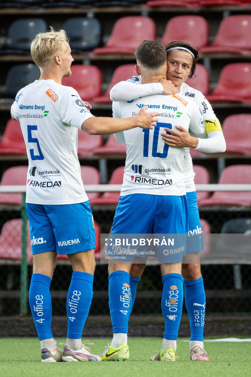 Värnamos Simon Thern jublar