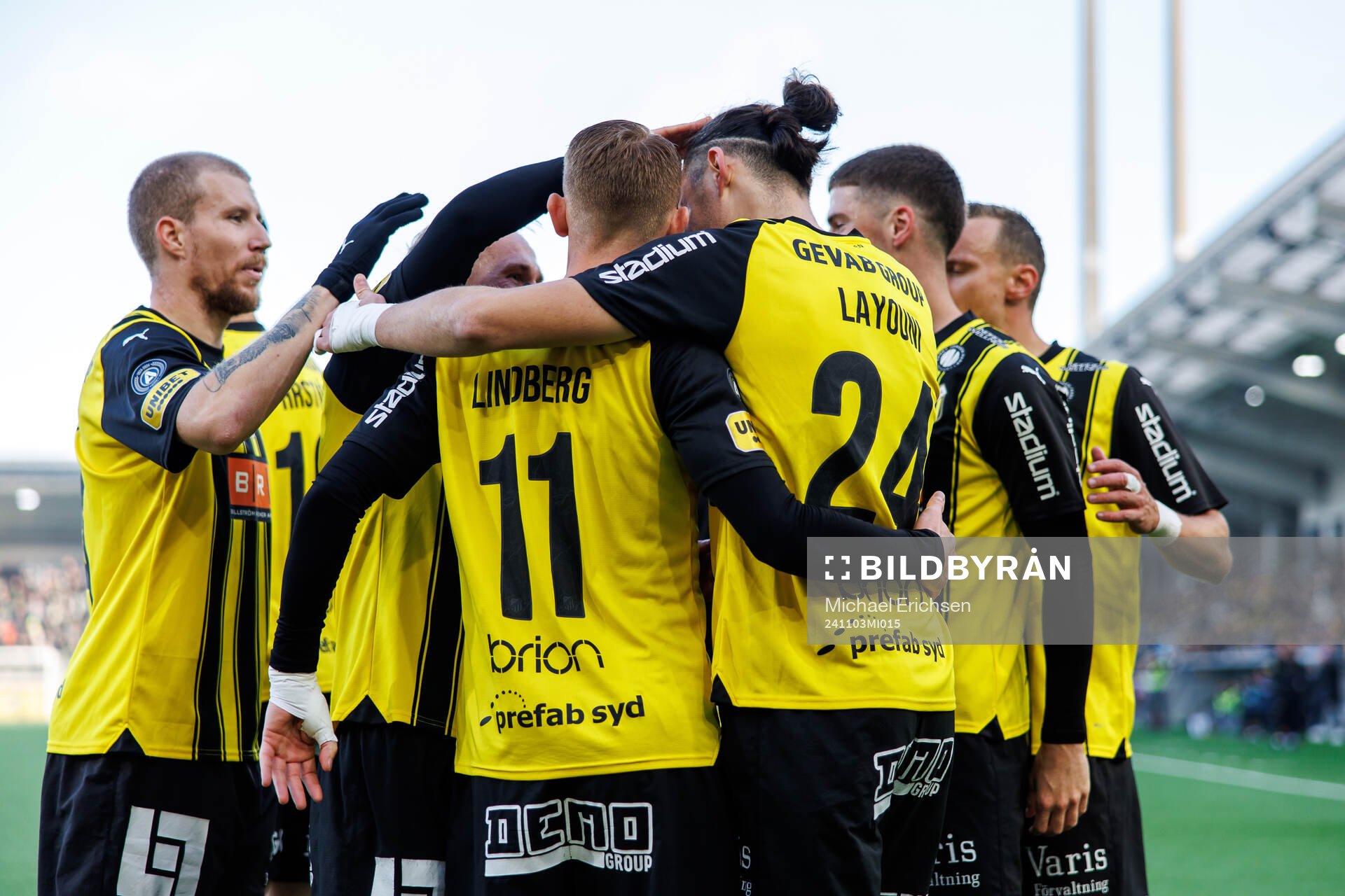 Häckens Amor Layouni jublar med lagkamrater efter 1-0 under fotbollsmatchen i Allsvenskan mellan Häcken och GAIS den 3 november 2024 i Göteborg.