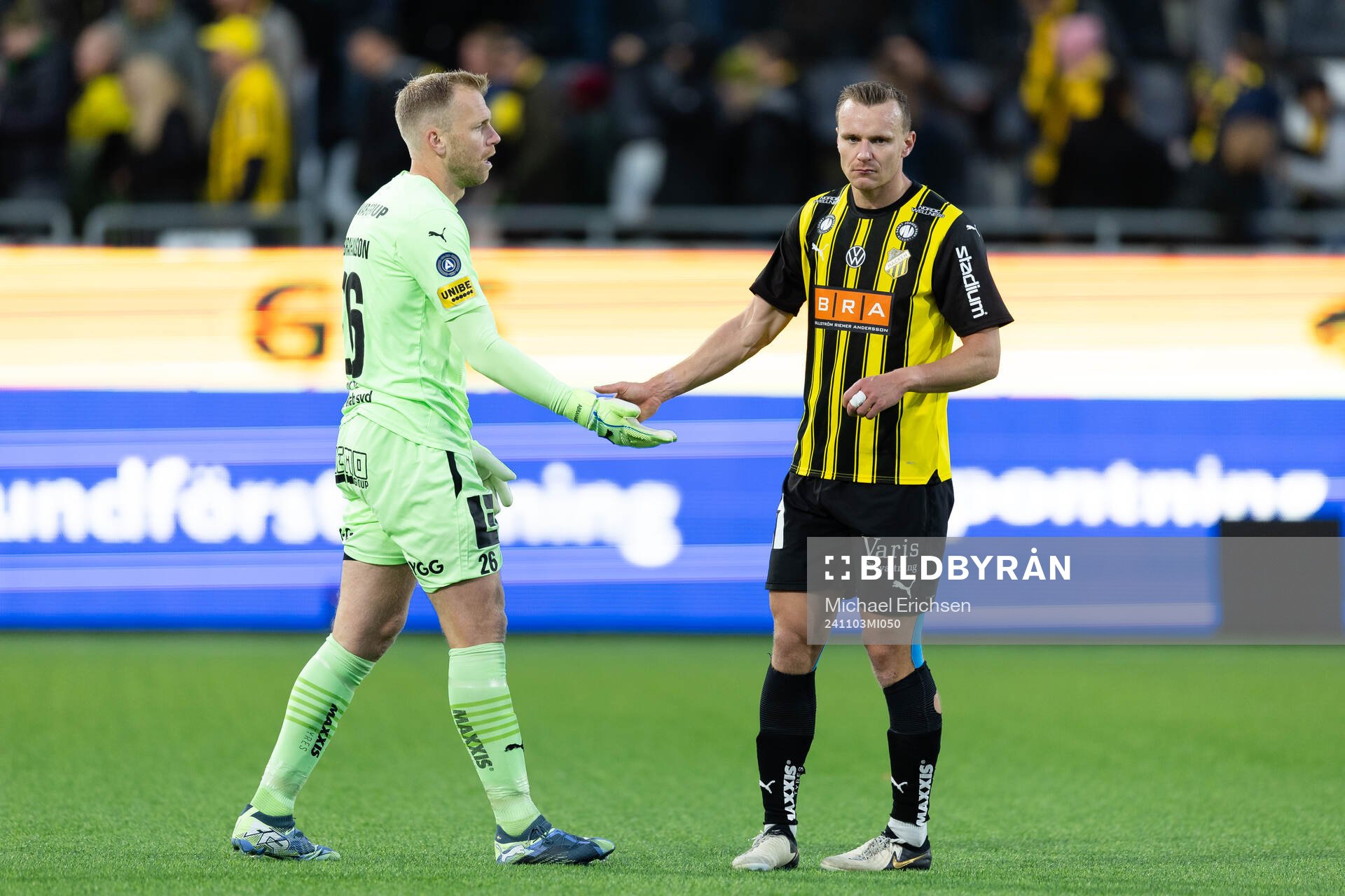 Häckens målvakt Peter Abrahamsson och Marius Lode deppar