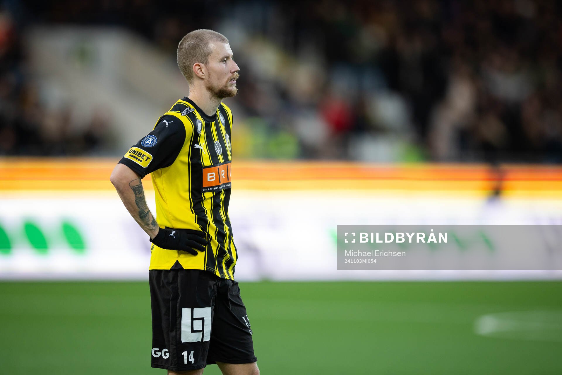 Häckens Simon Gustafson deppar i slutet av fotbollsmatchen