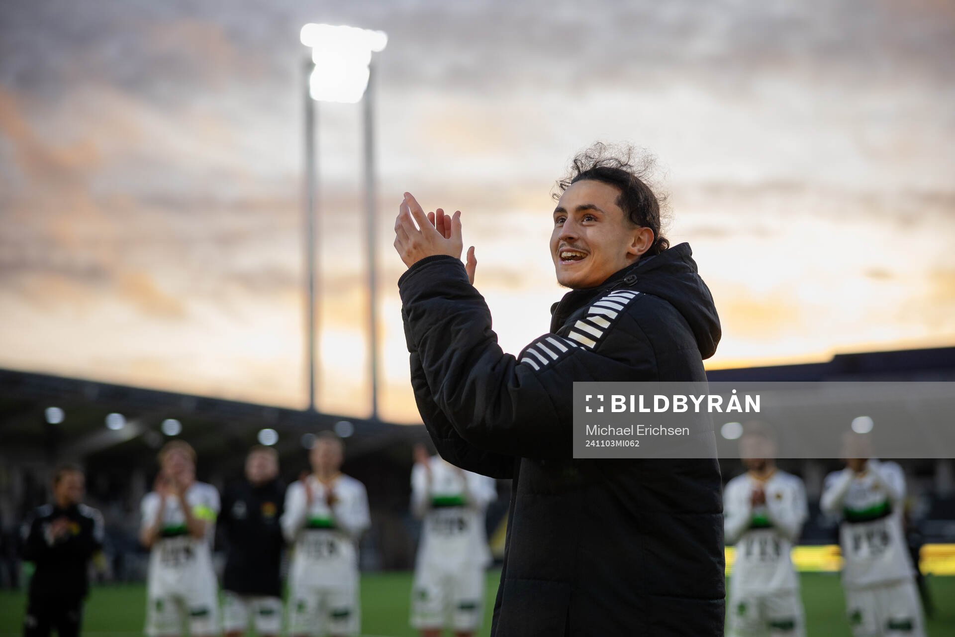 GAIS Amin Boudri jublar och tackar supportrarna efter fotbollsmatchen i Allsvenskan mellan Häcken och GAIS den 3 november 2024 i Göteborg. 