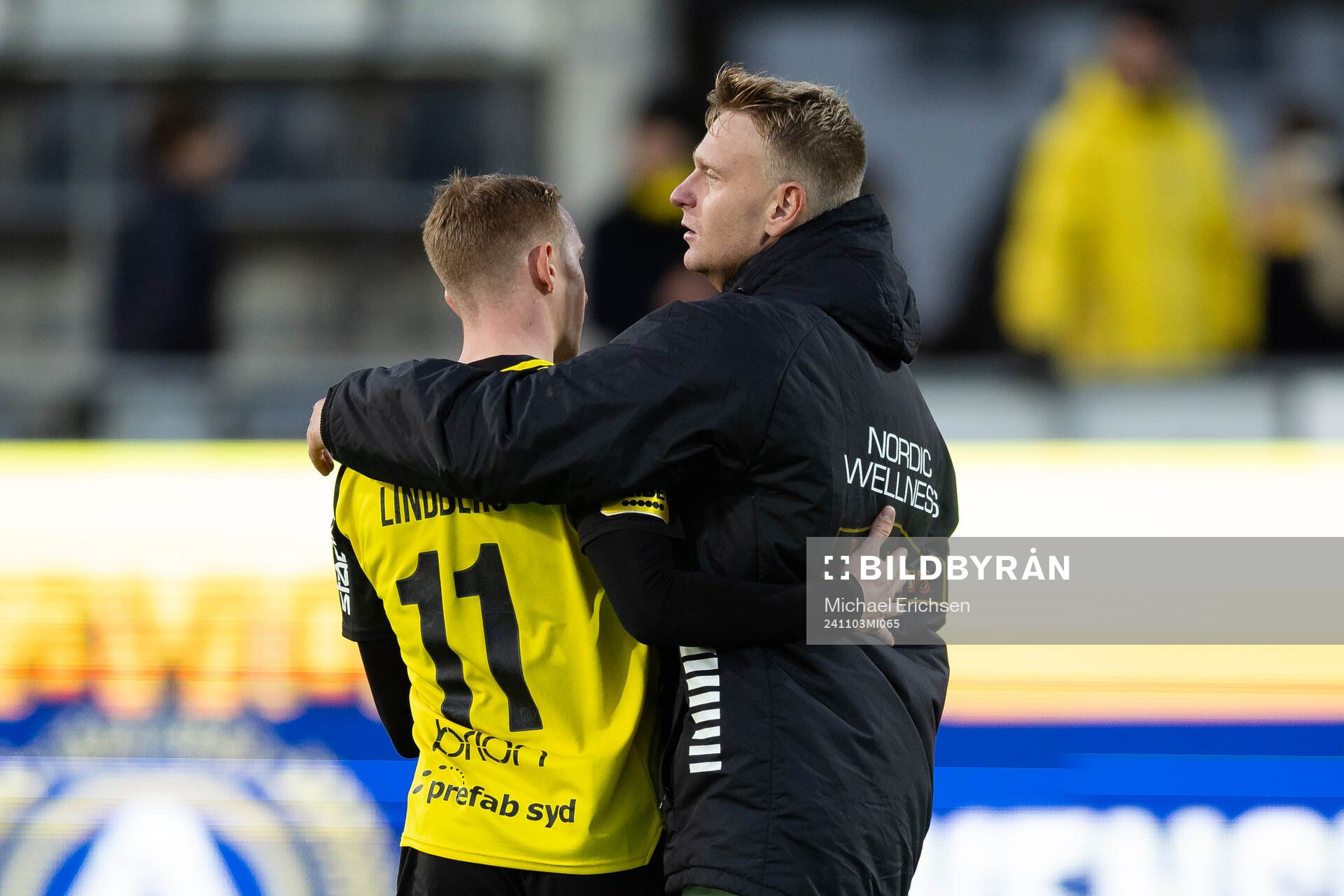 Häckens Julius Lindberg och GAIS Joackim Åberg tackar