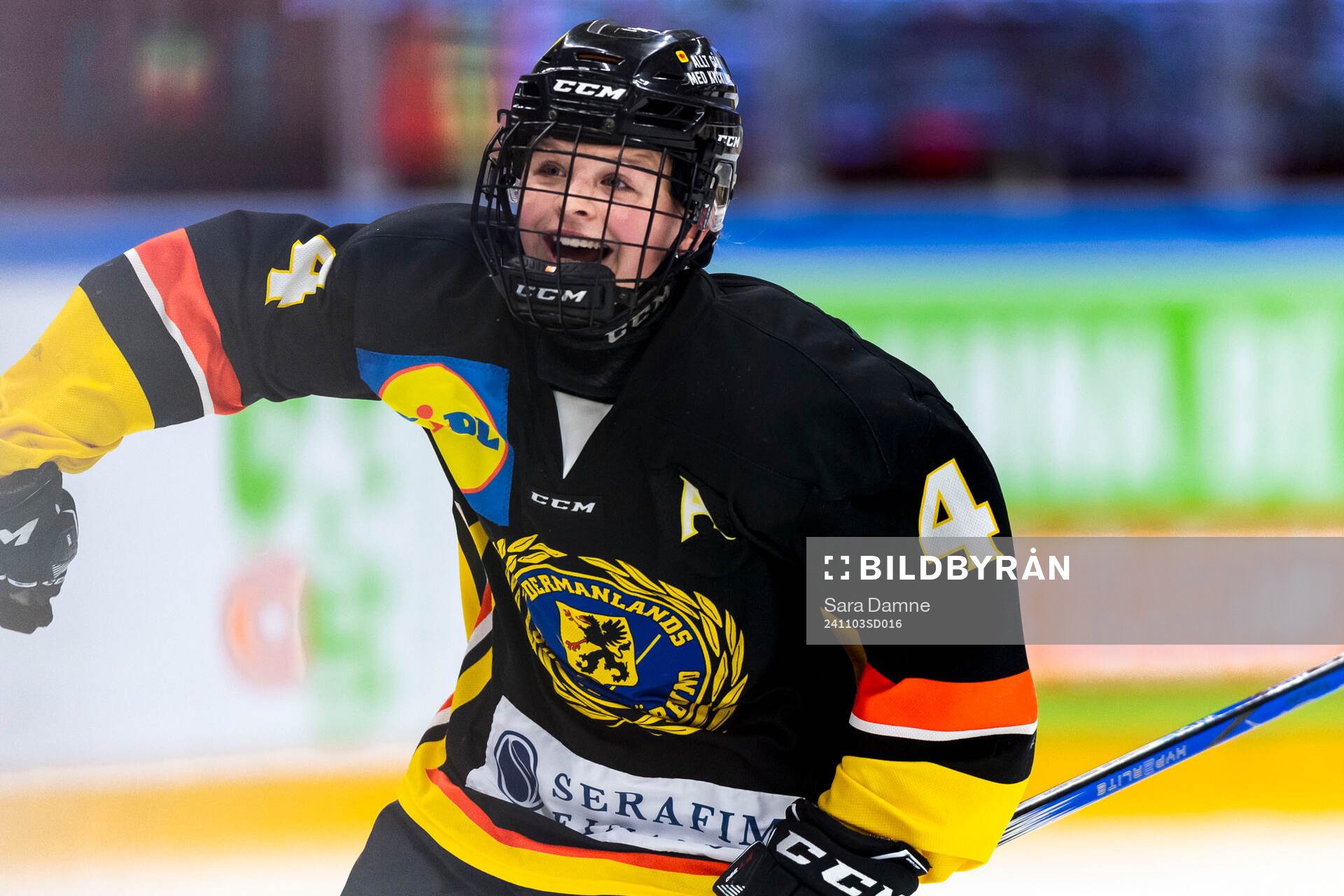 Södermanlands Ebba Hesselvall jublar