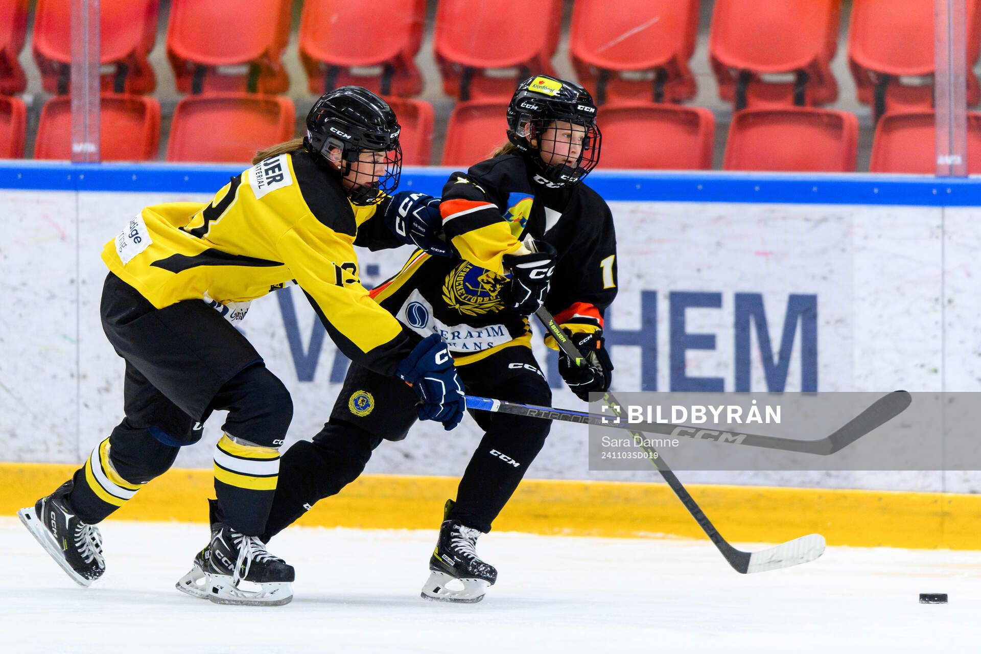 Västergötlands Tindra Medin och Södermanlands Emma