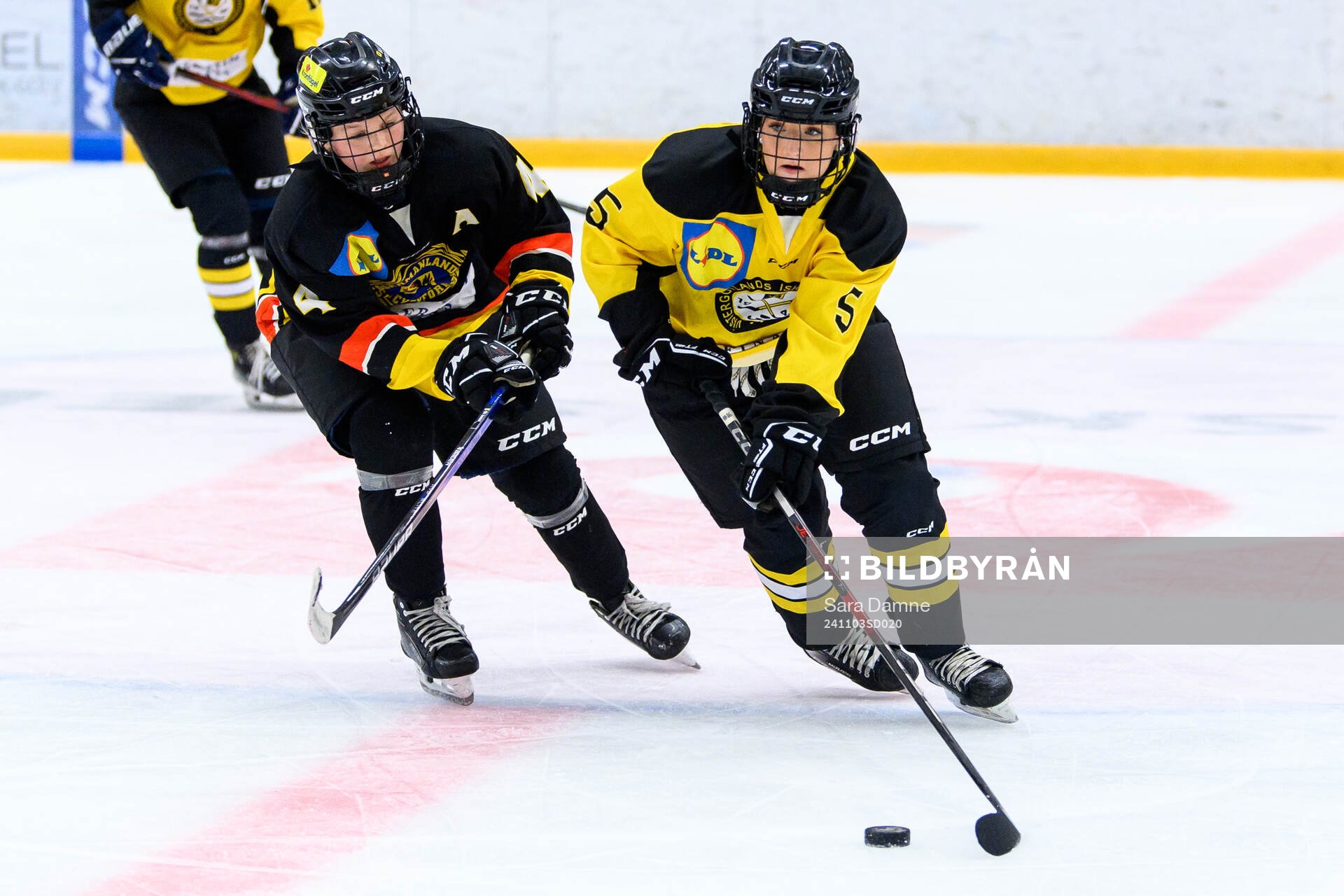 Södermanlands Ebba Hesselvall och Västergötlands Julia