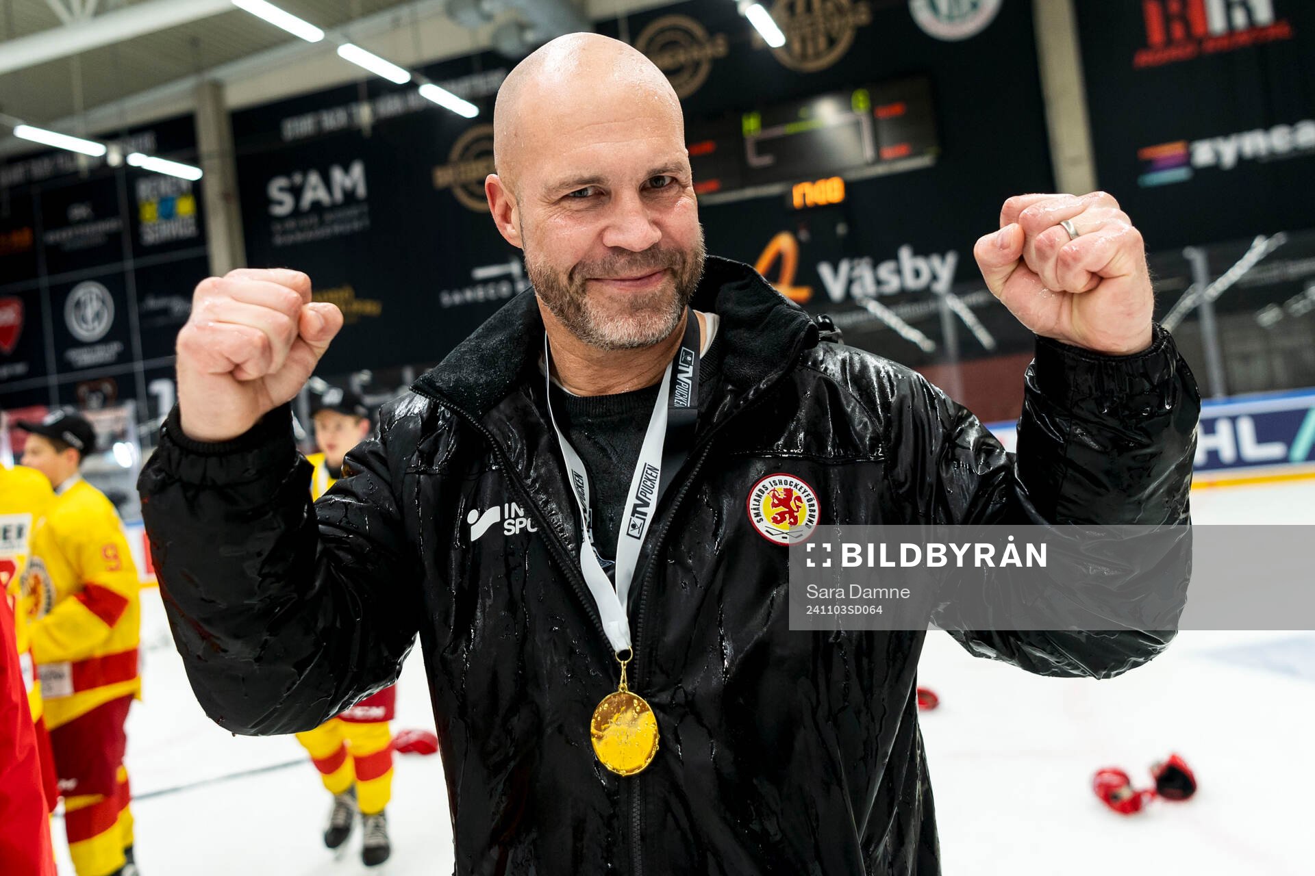 Smålands huvudtränare Magnus Sandberg jublar