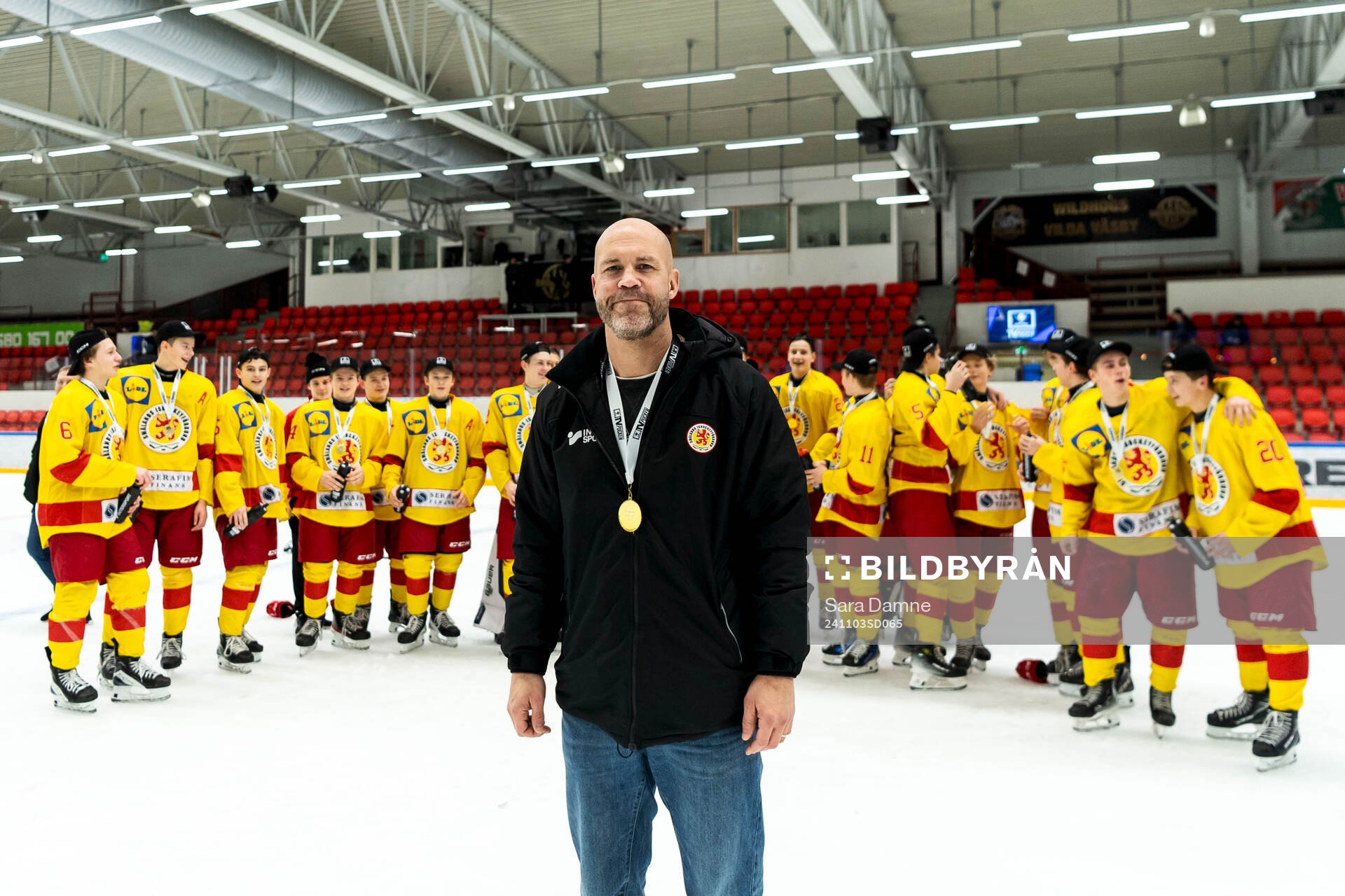 Smålands huvudtränare Magnus Sandberg jublar