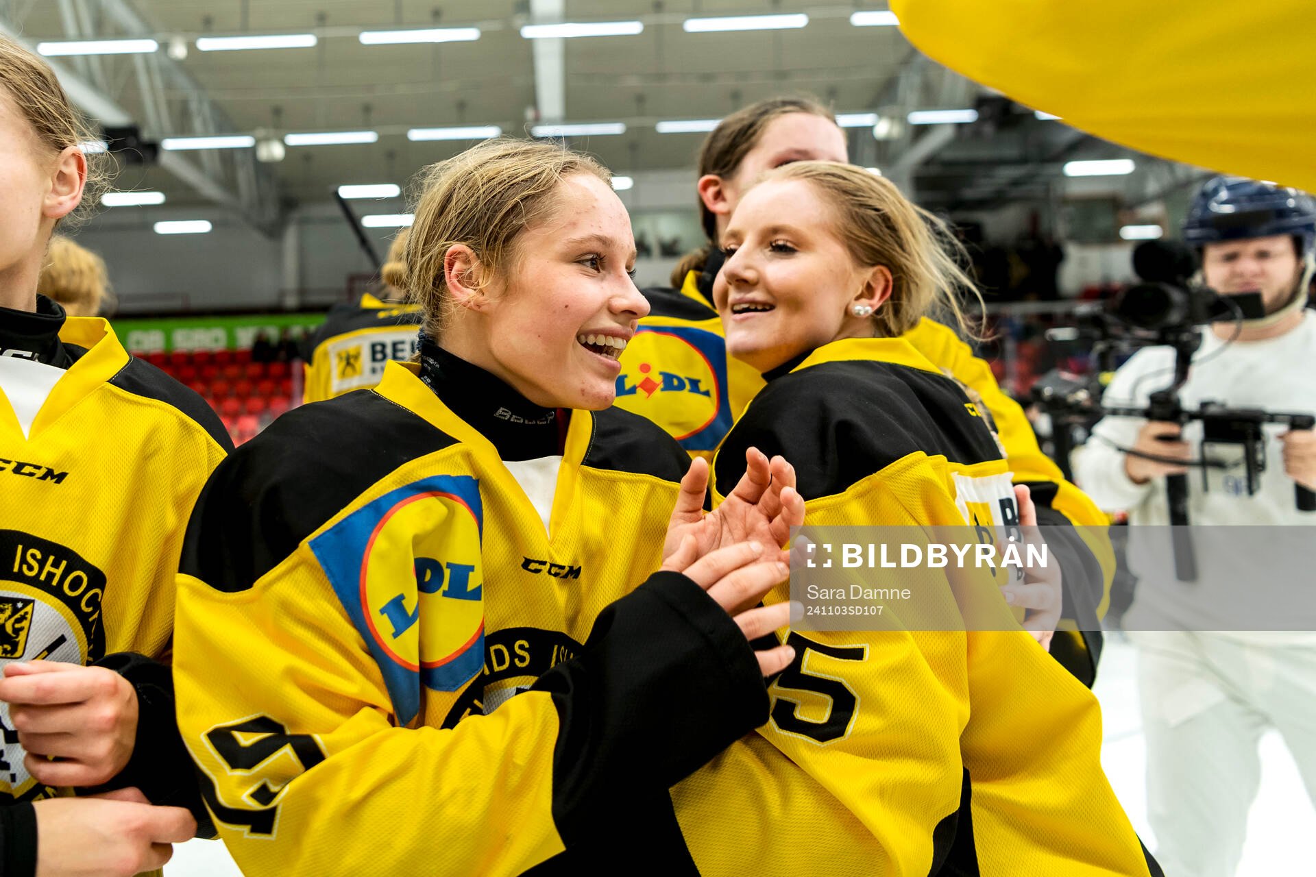 Västergötlands Milla Hallsten jublar