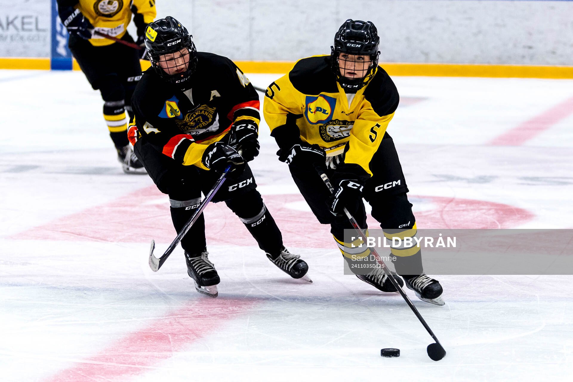 Södermanlands Ebba Hesselvall och Västergötlands Julia