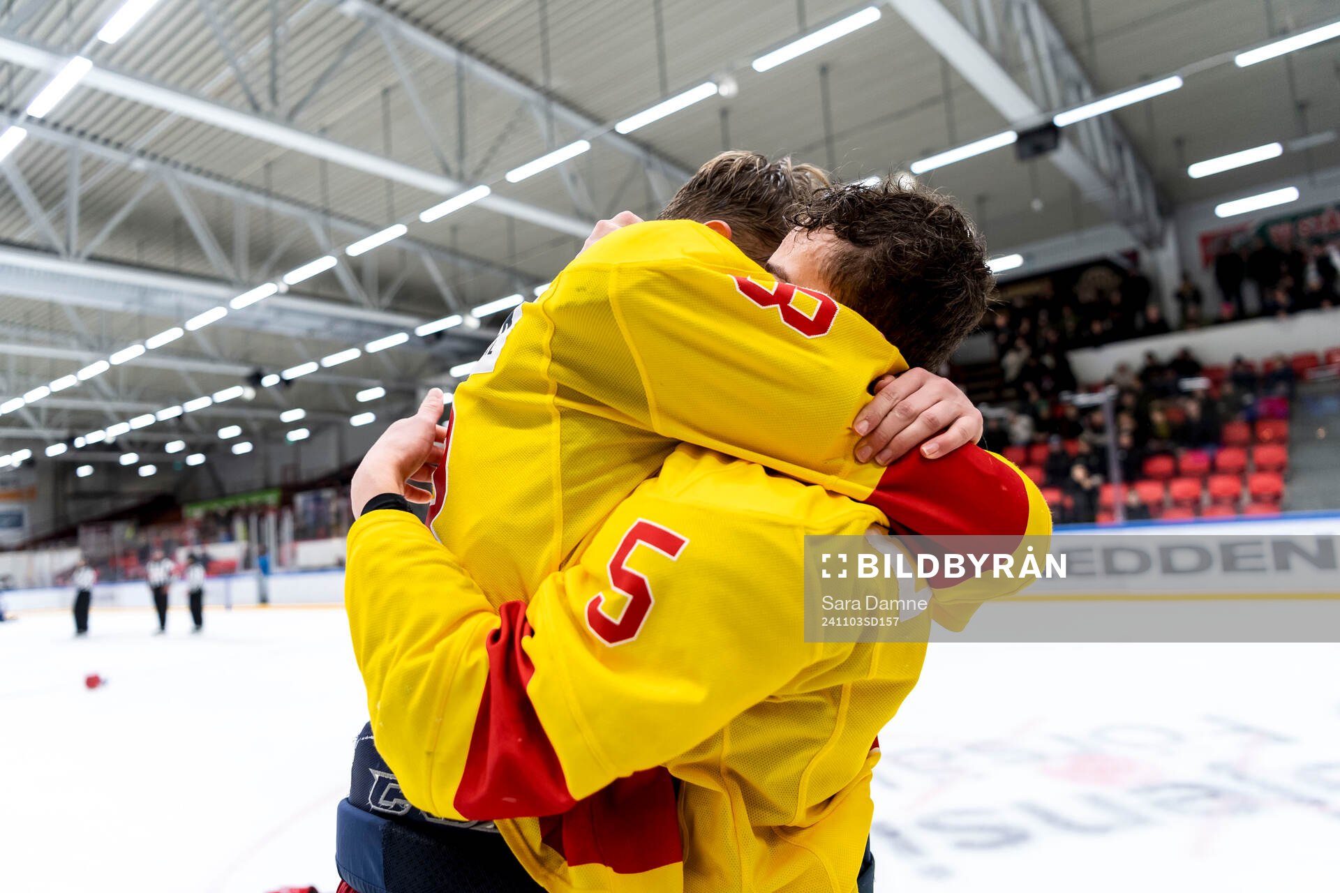 Smålands Josef Krantz och Lucas Svensson jublar