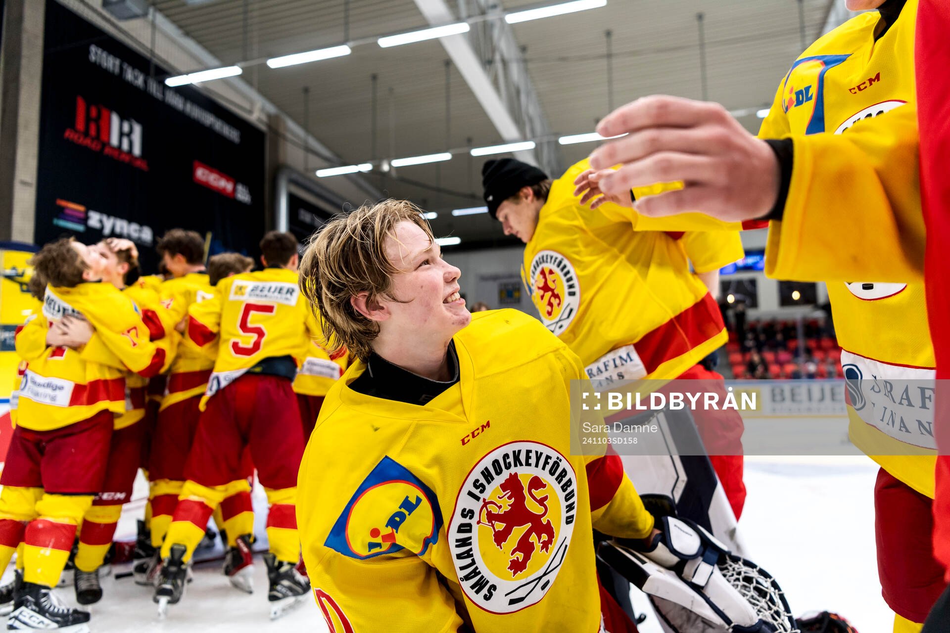 Smålands målvakt Carl Johnsson jublar