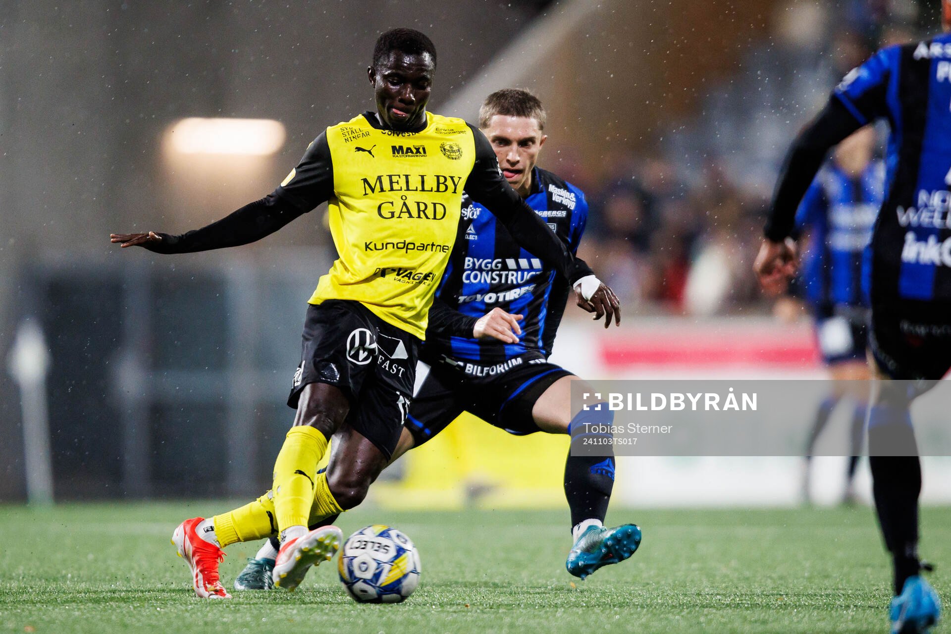 Mjällbys Abdoulie Manneh och Sirius Andreas Pyndt Andersen