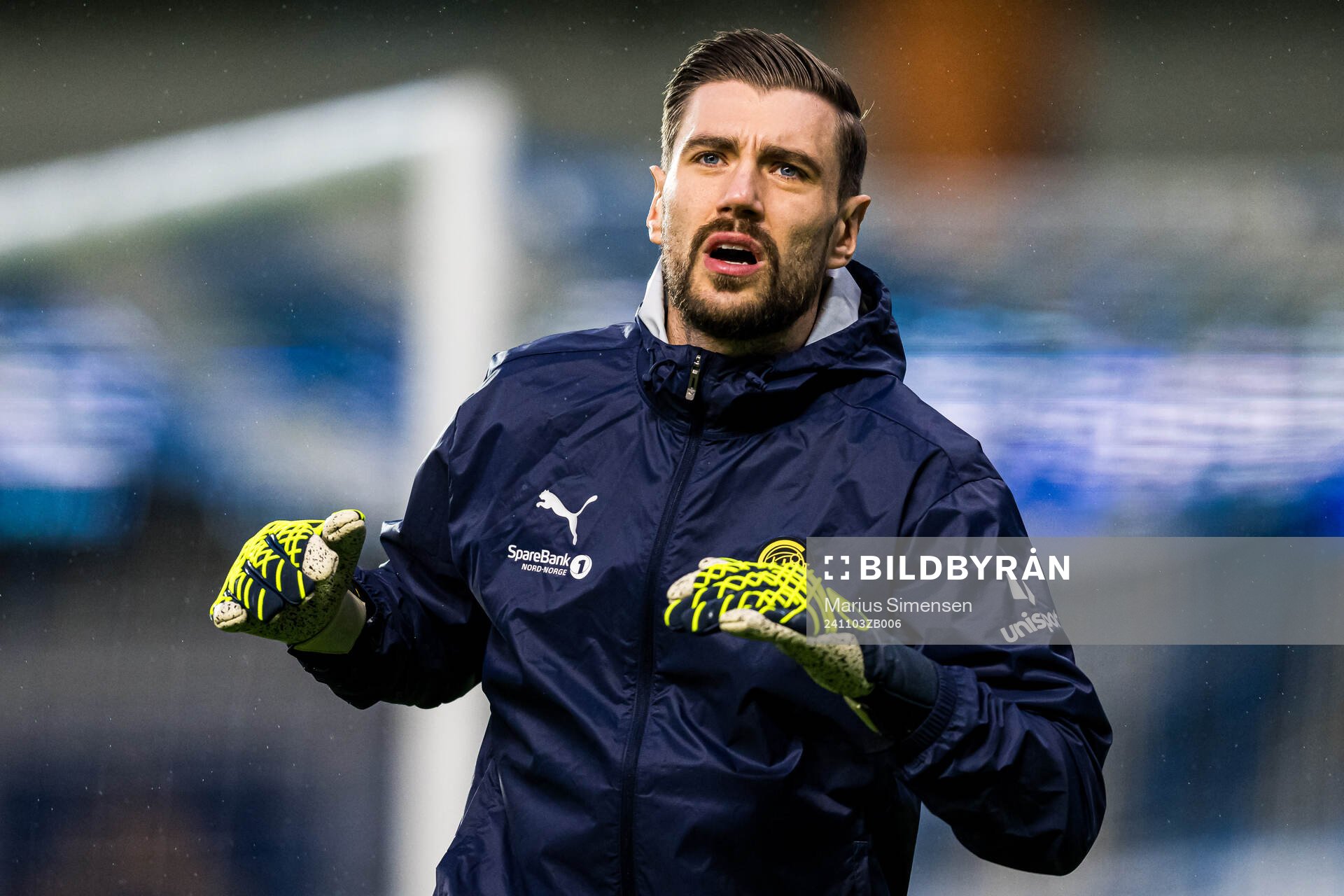 Nikita Haikin of Bodø/Glimt warms up