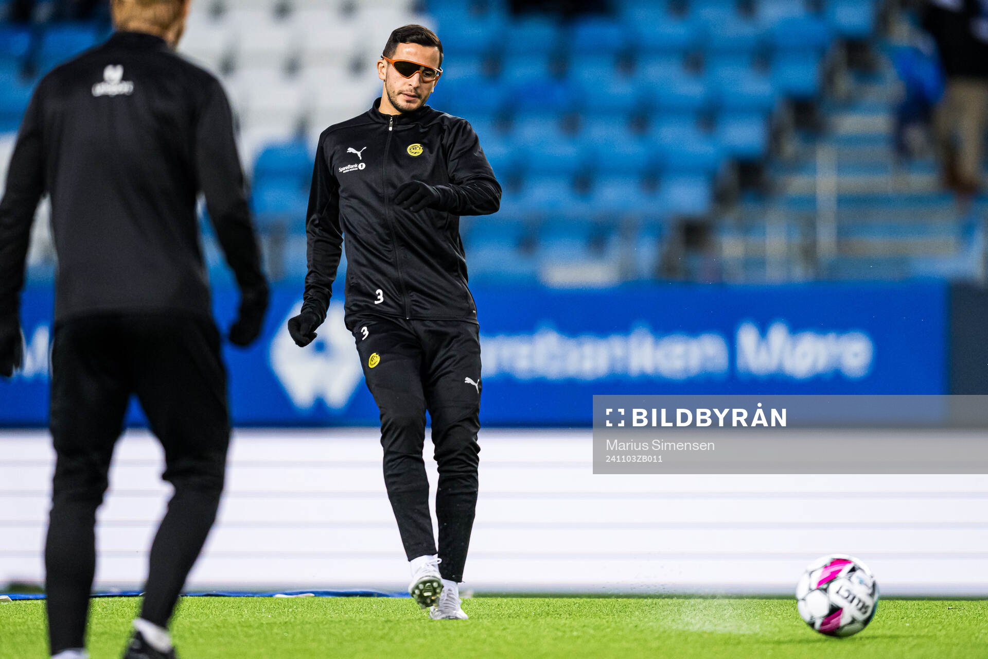 Omar Elabdellaoui of Bodø/Glimt warms up