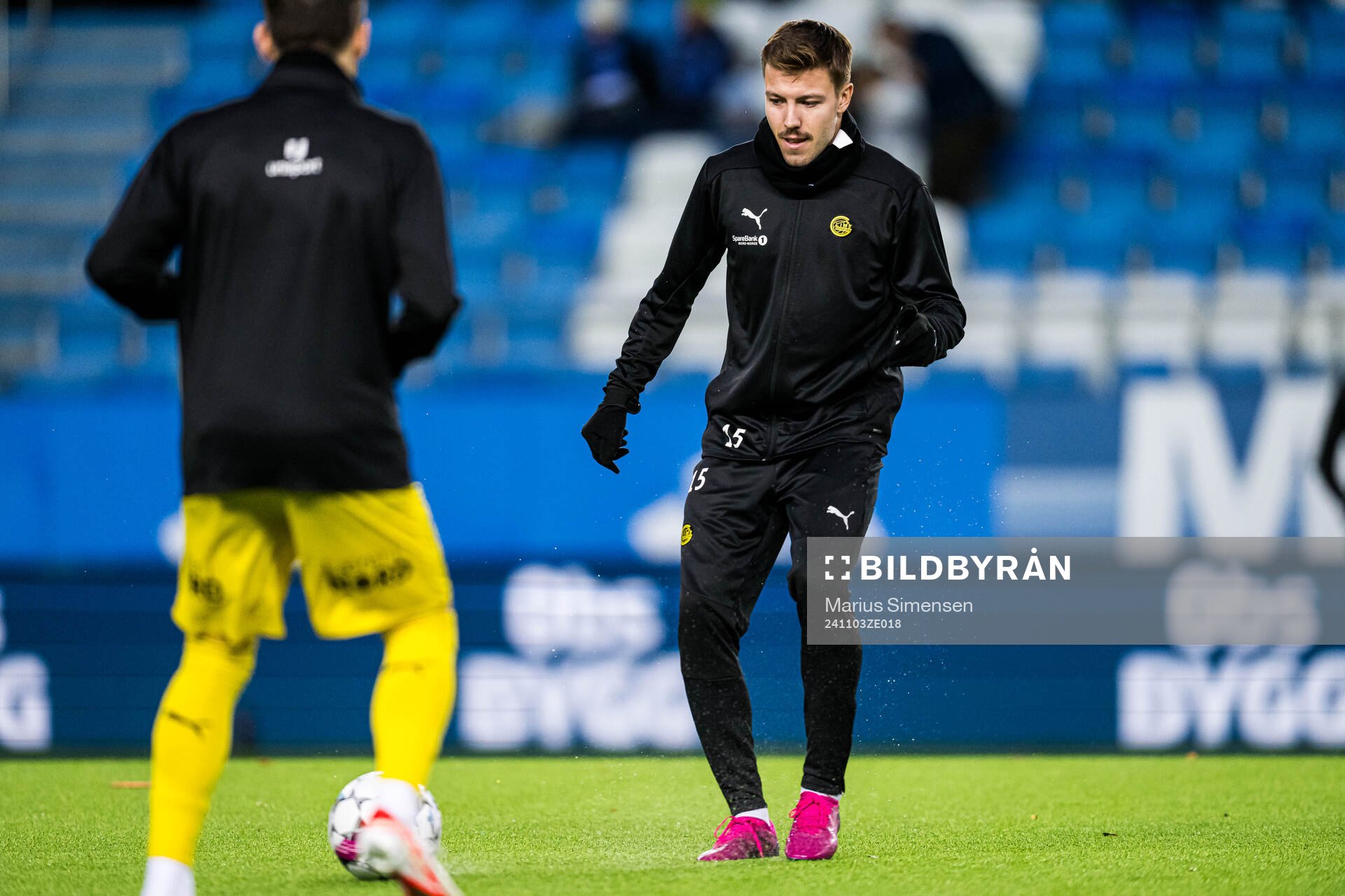 Fredrik André Bjørkan of Bodø/Glimt warms up