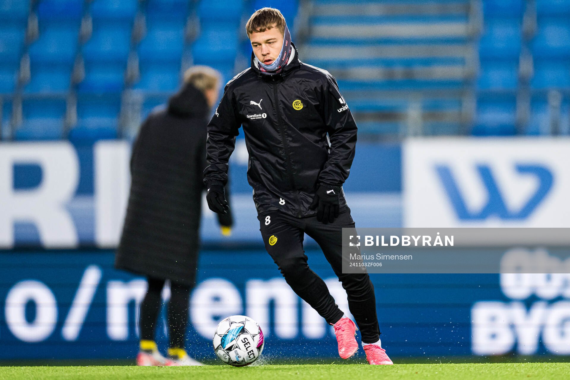 Sondre Auklend of Bodø/Glimt warms up