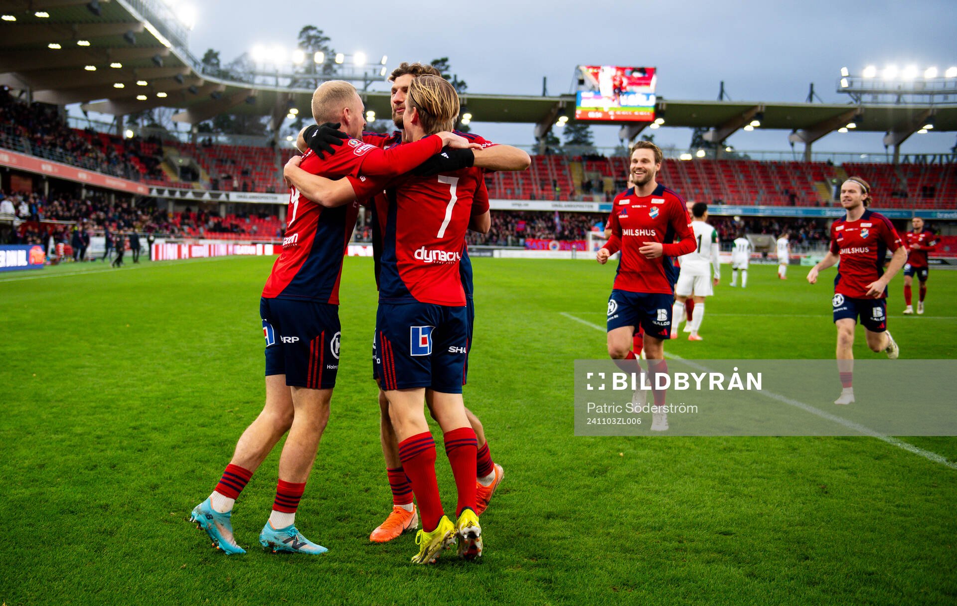Östers IFs spelare jublar