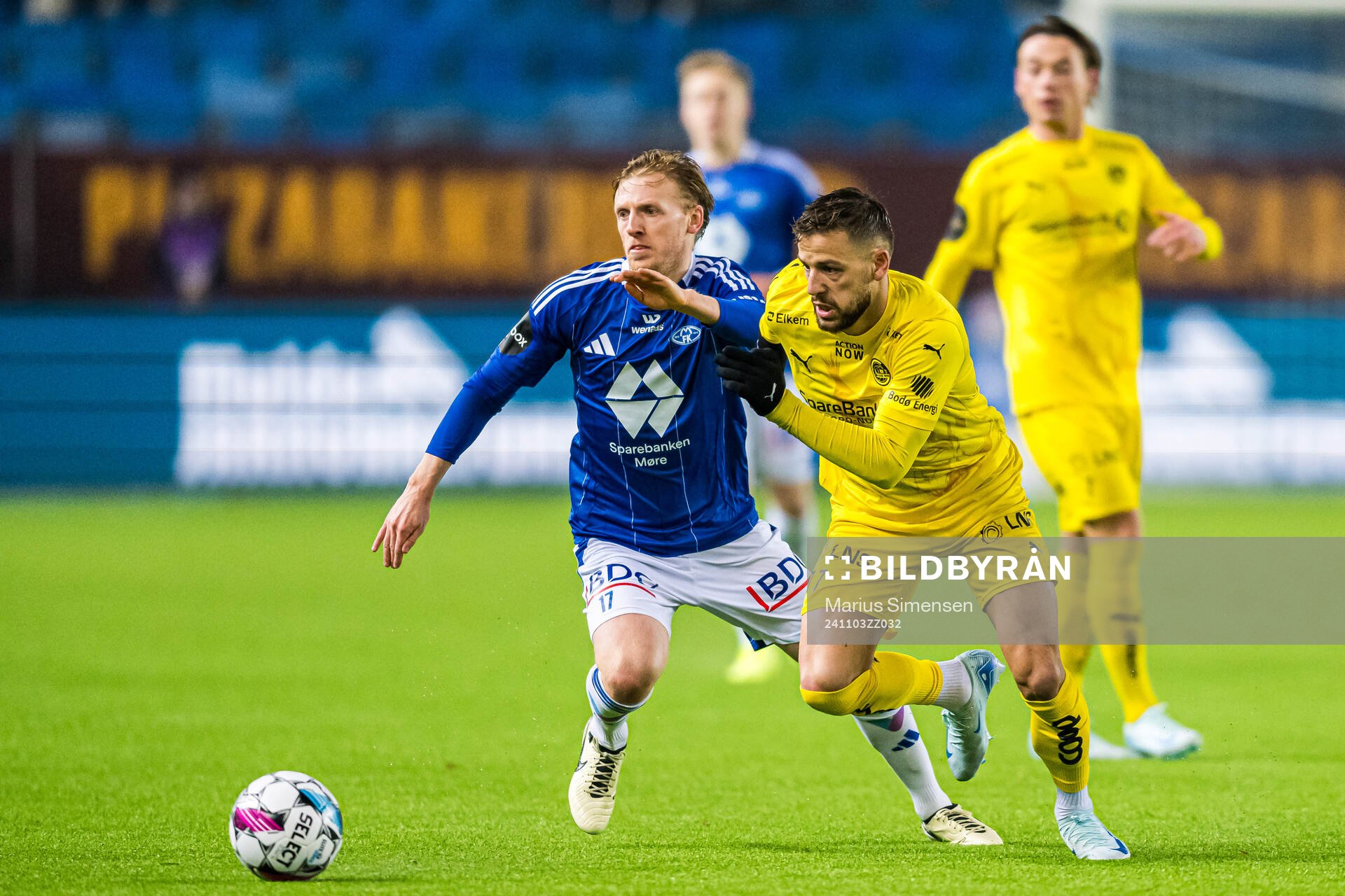 Mats Møller Dæhli of Molde and Philip Zinckernagel of Bodø/Glimt during the Eliteserien match between Molde and Bodø/Glimt on November 3, 2024 in Molde.