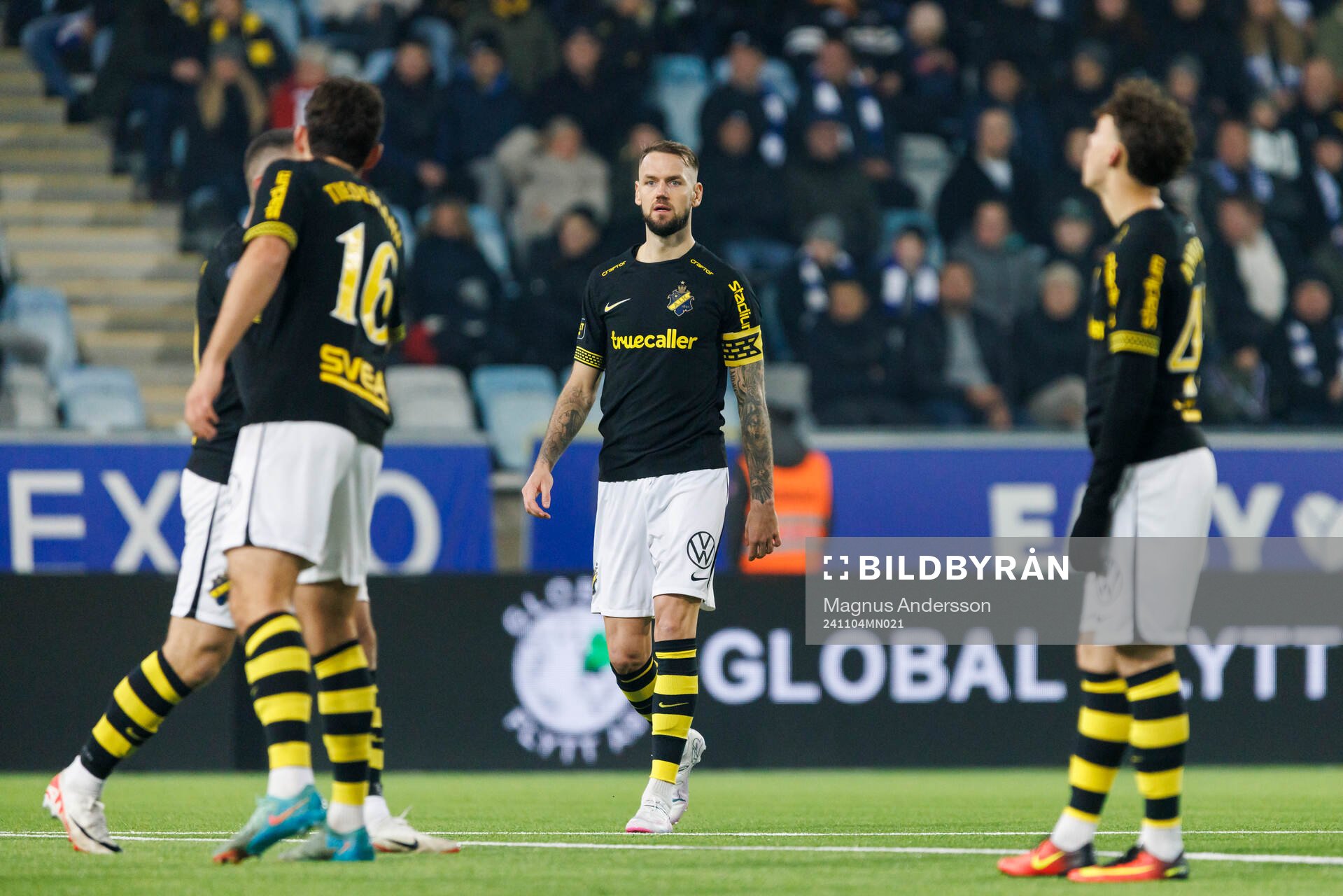 AIKs Alexander Milosevic med lagkamrater