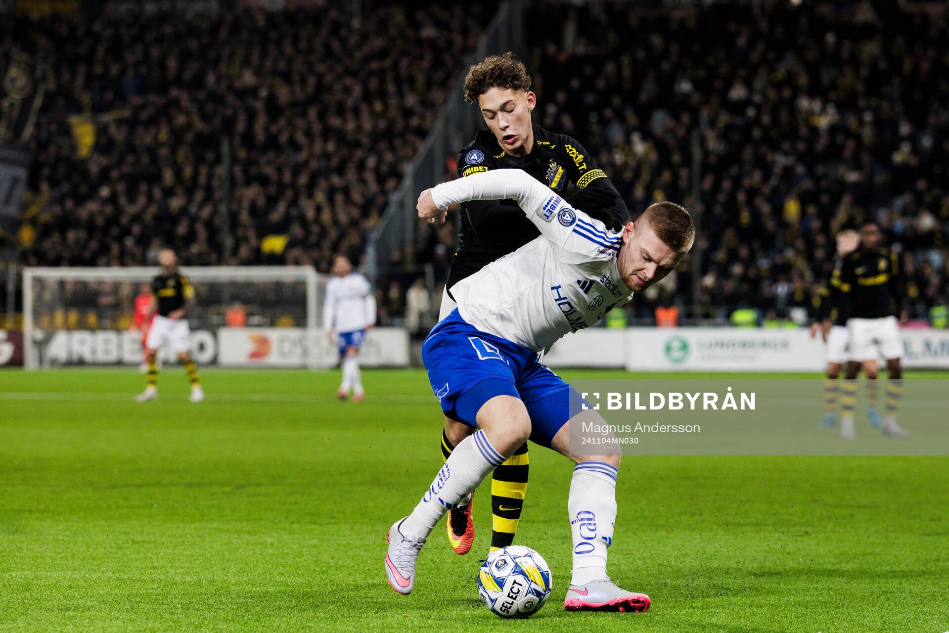 AIKs Victor Goncalves Andersson och IFK Norrköpings Dino