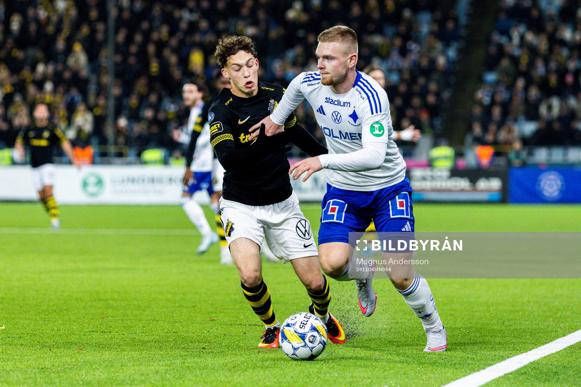AIKs Victor Goncalves Andersson och IFK Norrköpings Dino