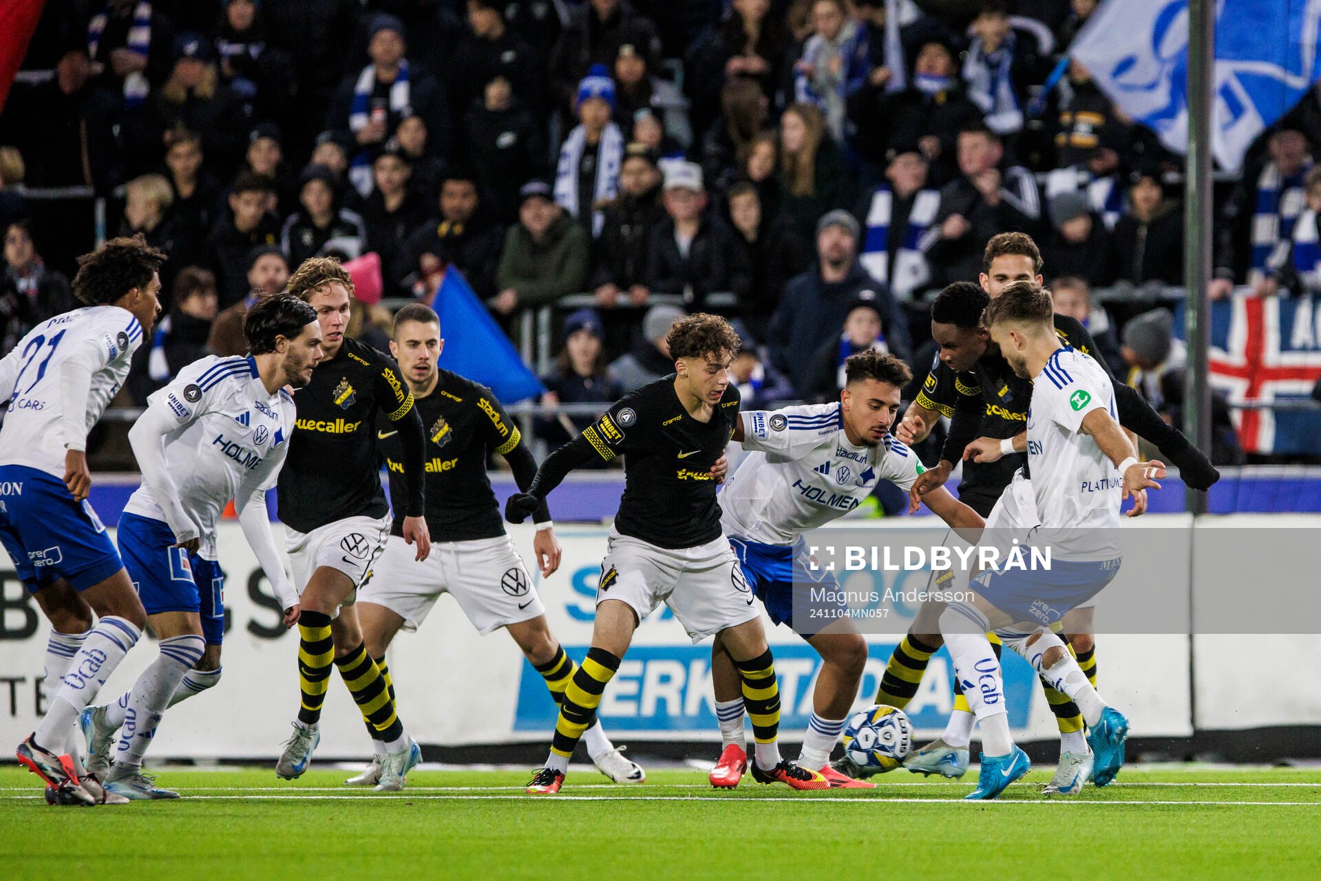AIKs Victor Goncalves Andersson och IFK Norrköpings Moutaz