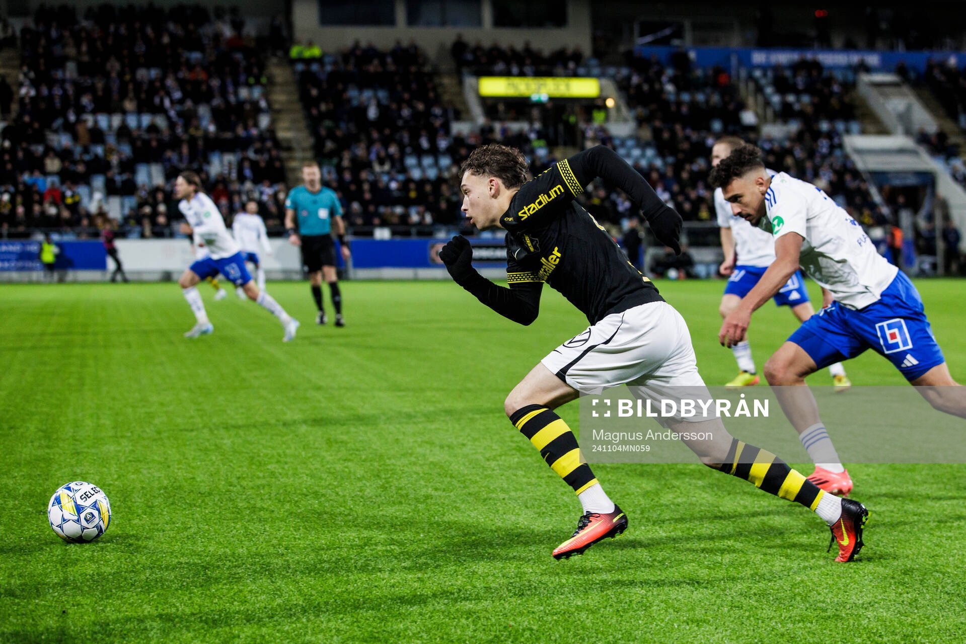 AIKs Victor Goncalves Andersson och IFK Norrköpings Moutaz