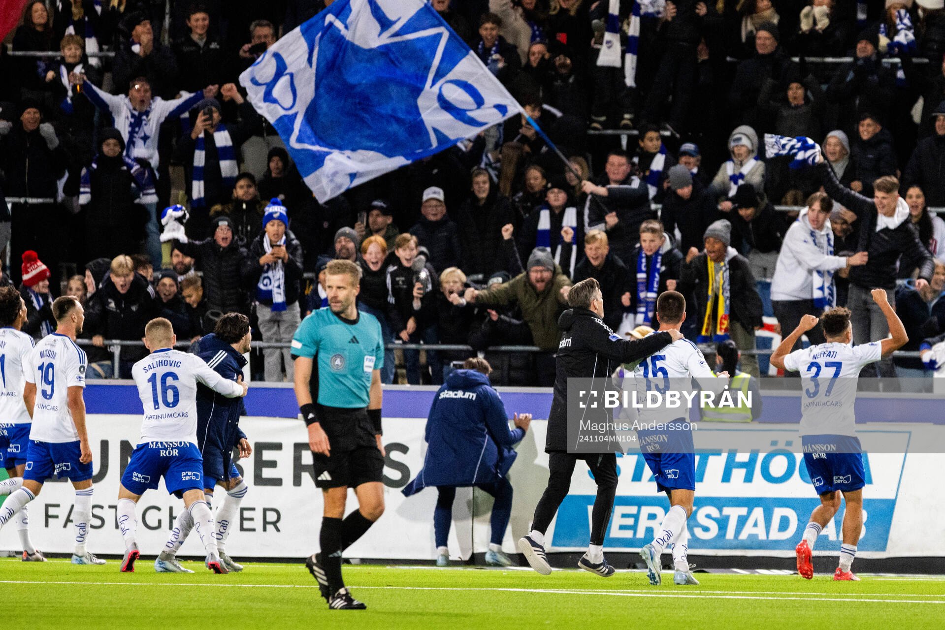 IFK Norrköpings spelare jublar