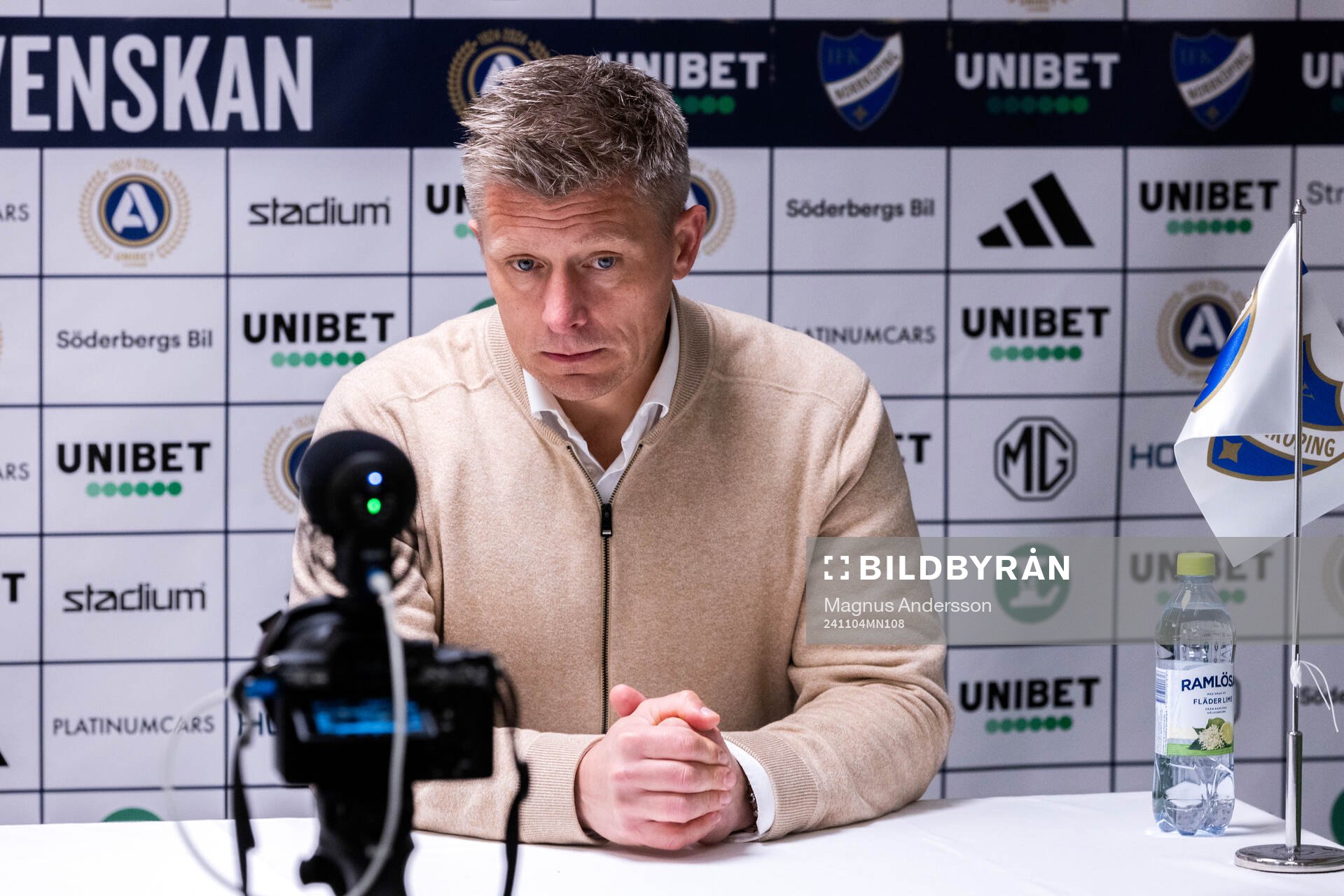 AIKs tränare Mikkjal Thomassen på presskonferensen