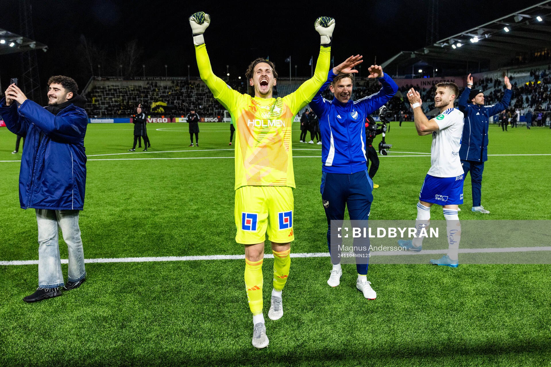 IFK Norrköpings målvakt David Mitov Nilsson jublar