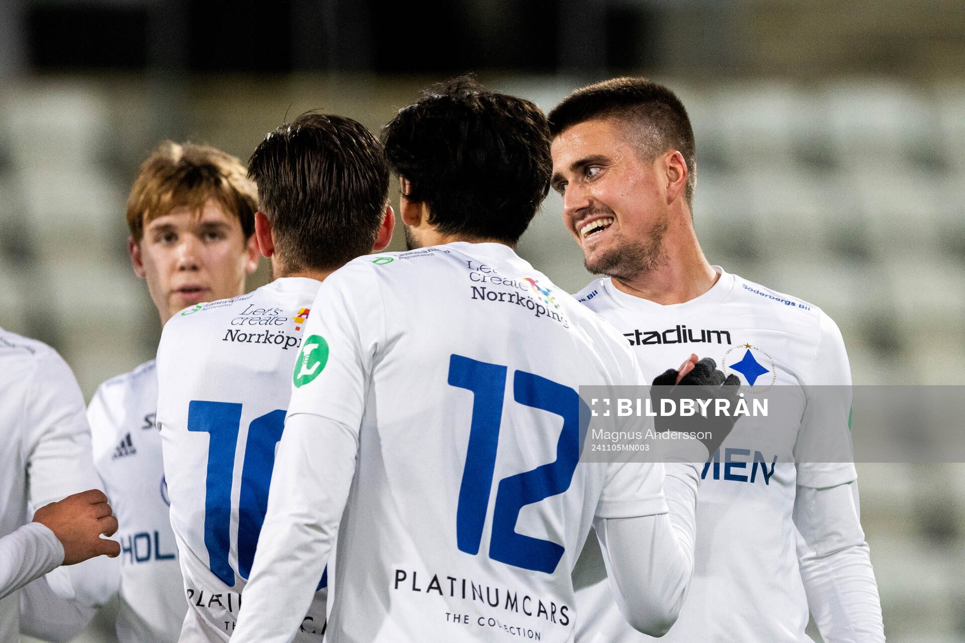 Norrköpings Carl Björk jublar med lagkamrater