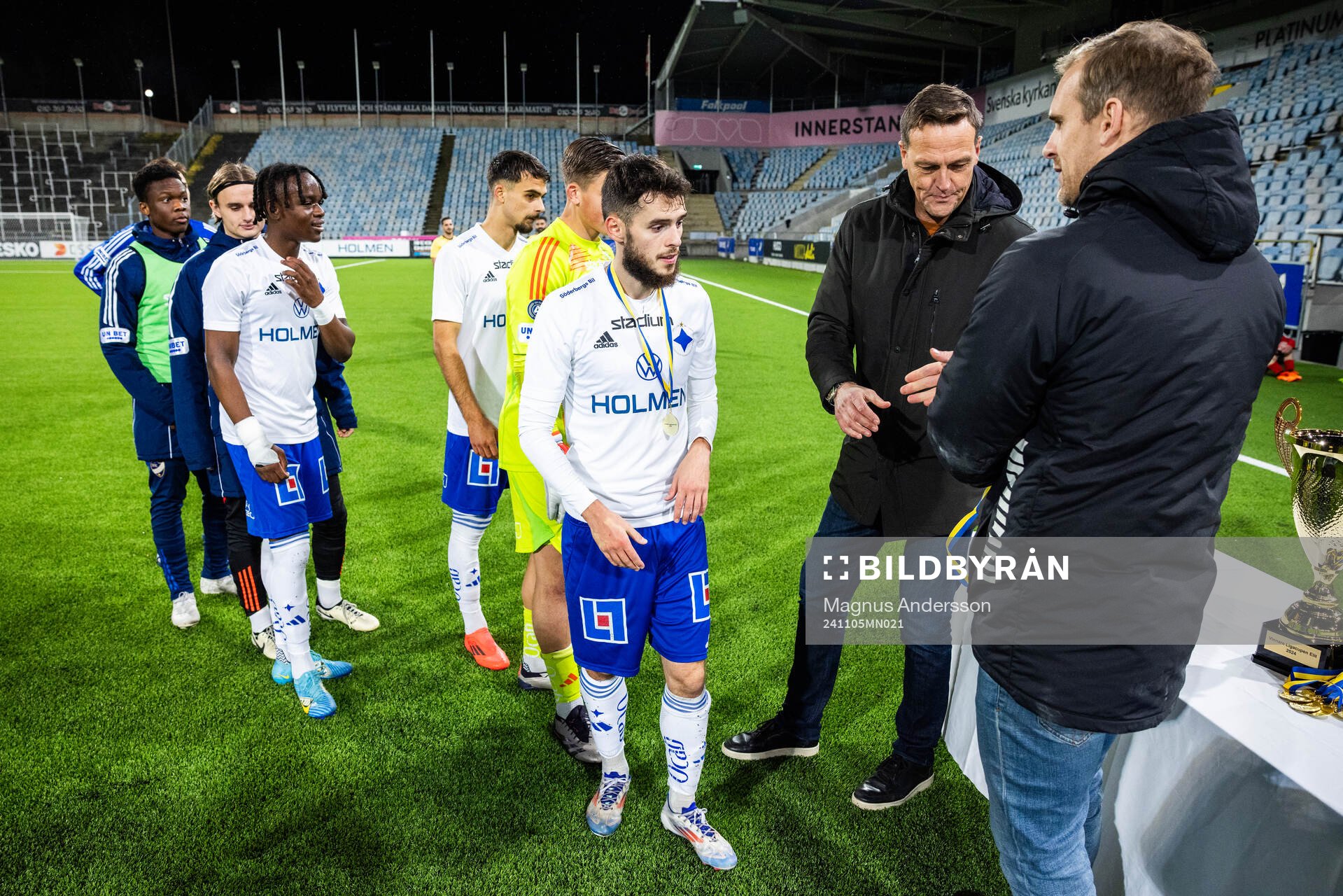 Norrköpings Laorent Shabani vid medaljutdelningen