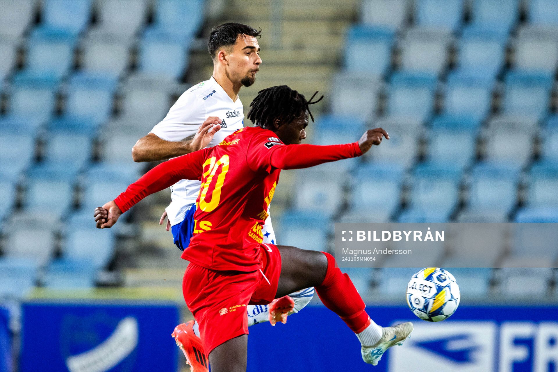 Norrköpings Stevan Beko och Landskronas Xavier Odhiambo