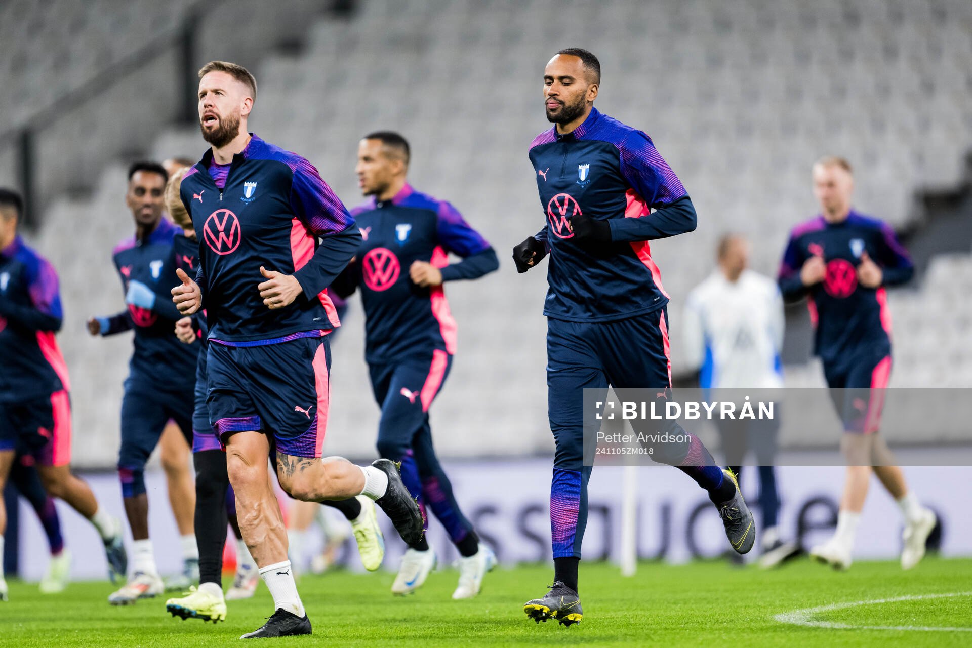 Pontus Jansson and Isaac Kiese Thelin of Malmö FF