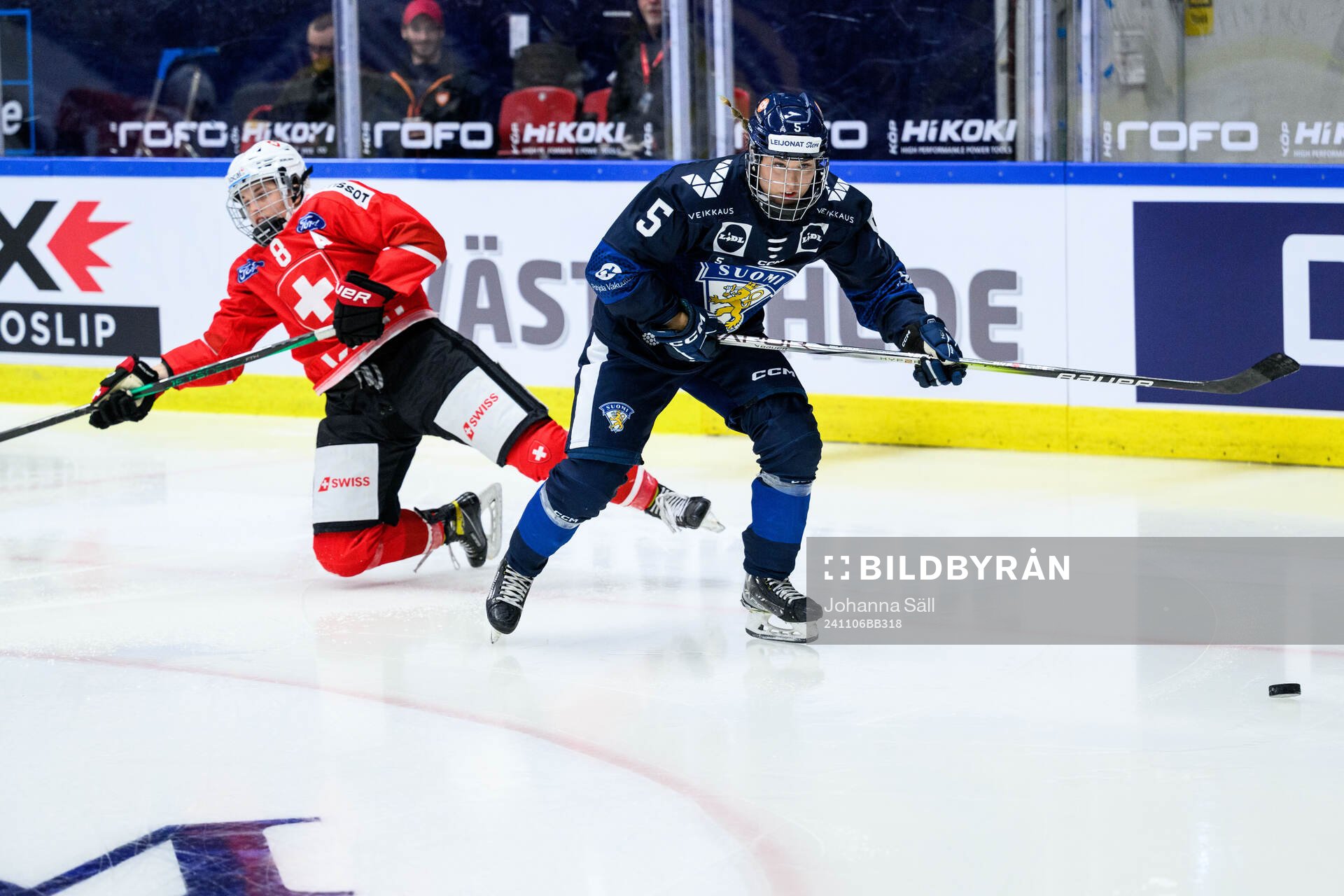 Kaleigh Quennec of Switzerland and Ada Eronen of Finland