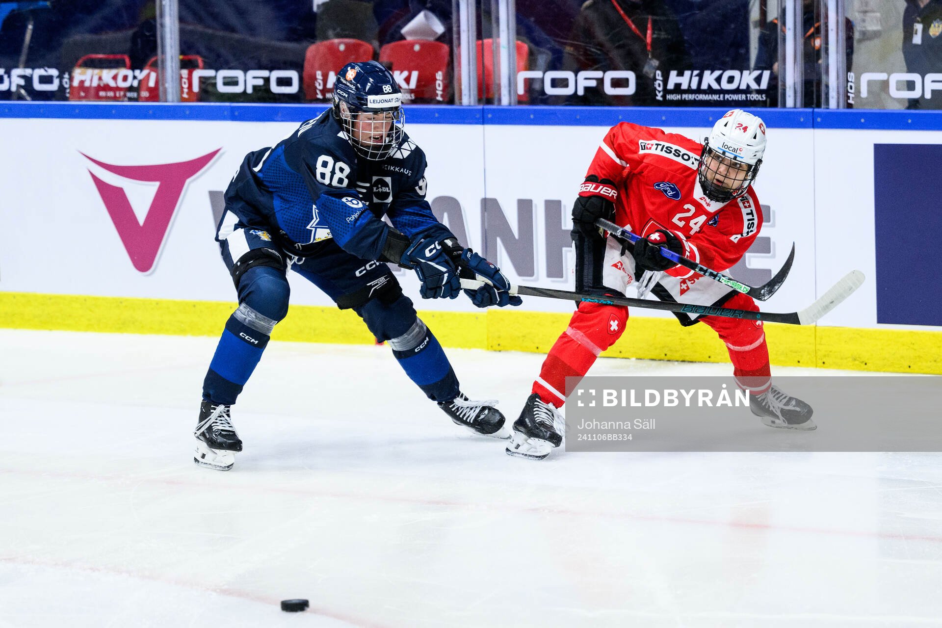 Ronja Savolainen of Finland and Noemi Ryhner of Switzerland