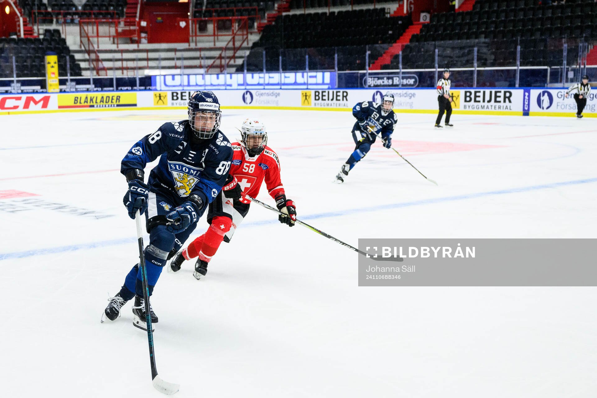 Ronja Savolainen of Finland and Alizee Aymon of Switzerland