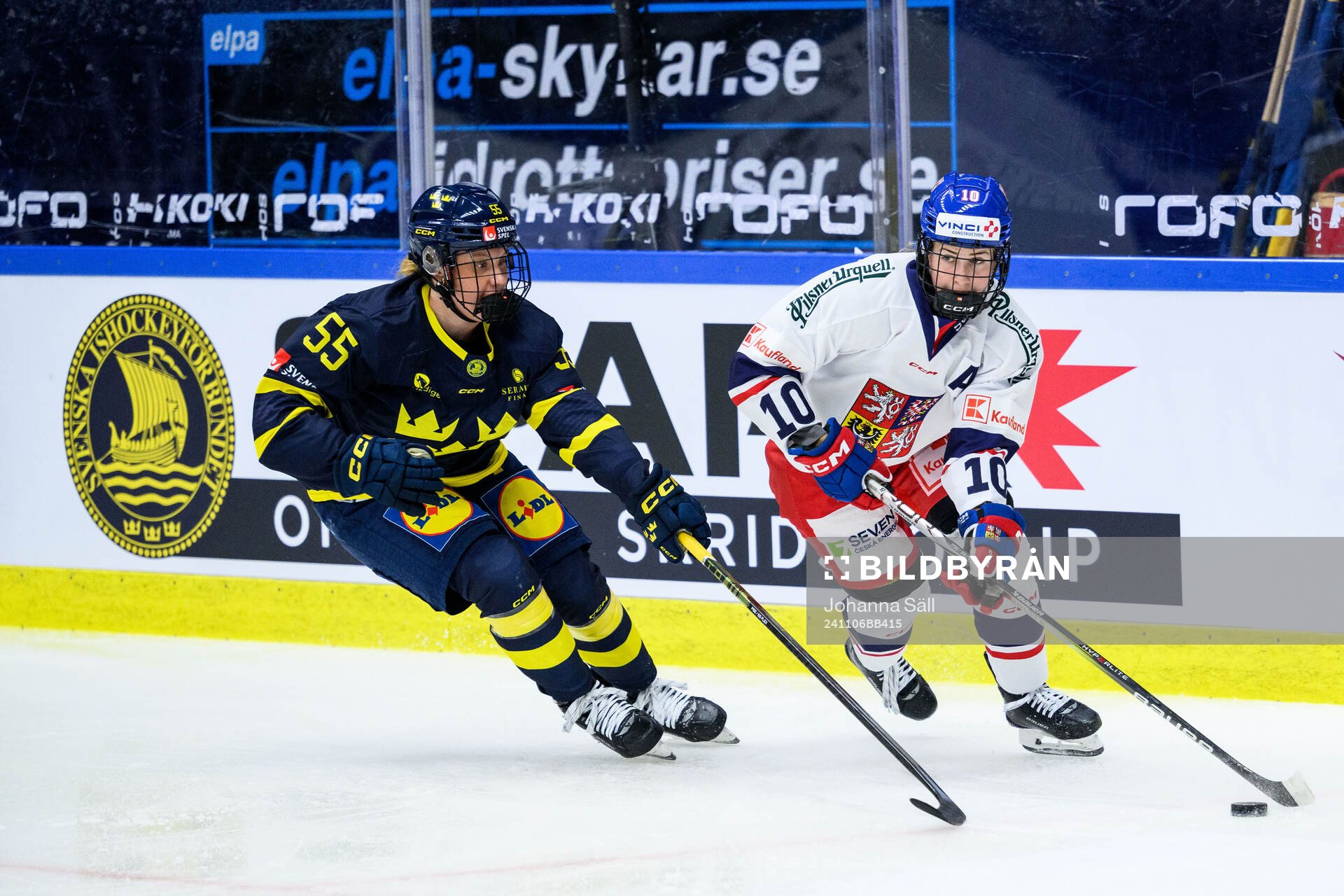 Jenna Raunio of Sweden and Denisa Krizova of Czech Republic